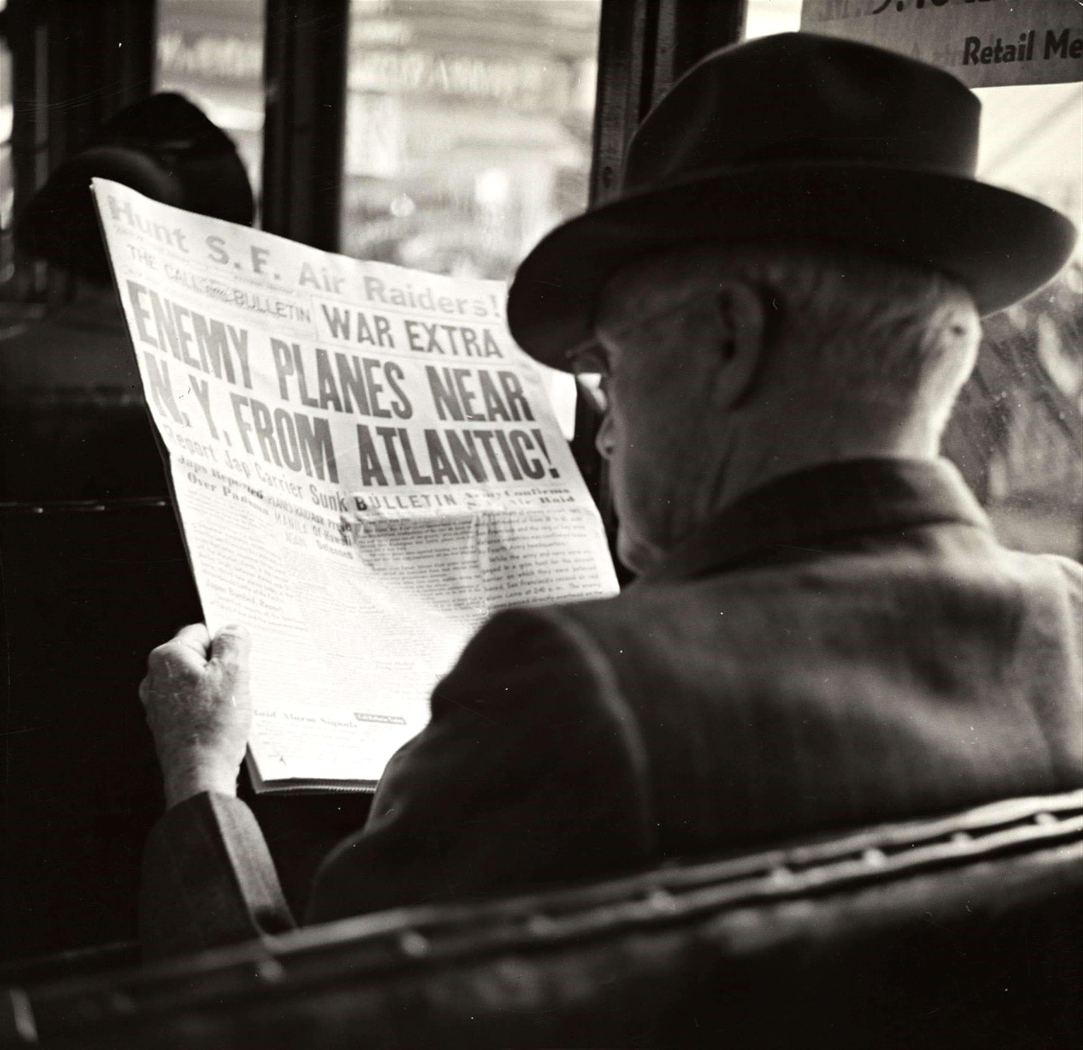 reading, day, men, architecture, street, person, man, text, old photos, 2K, statue, vintage, focus on foreground, human representation, rear view, hat, HD Wallpaper