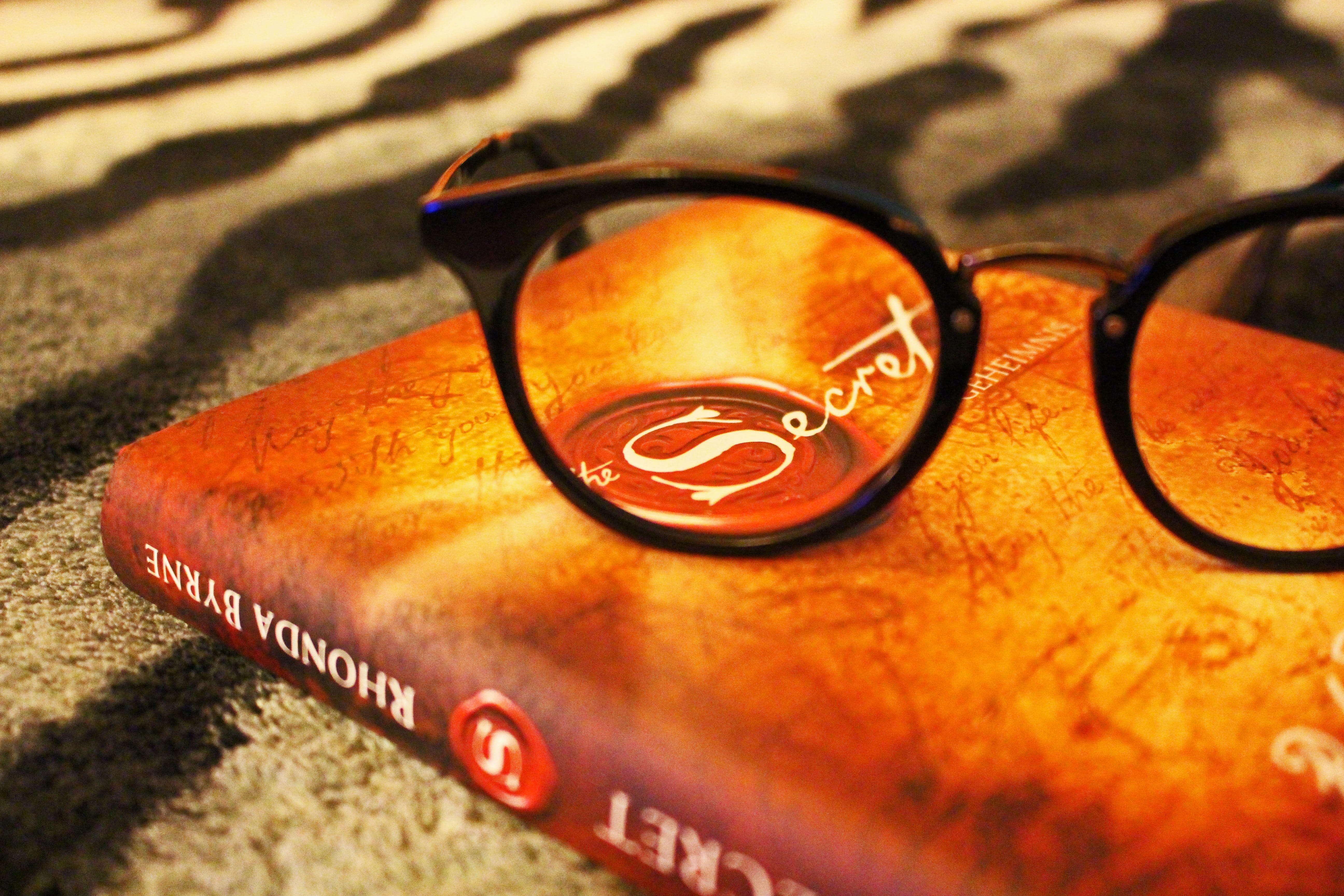relax, personal accessory, book, western script, read, learn, day, eyeglasses, shadow, orange color, leisure, browse, wisdom, protection, new age, finance, HD Wallpaper