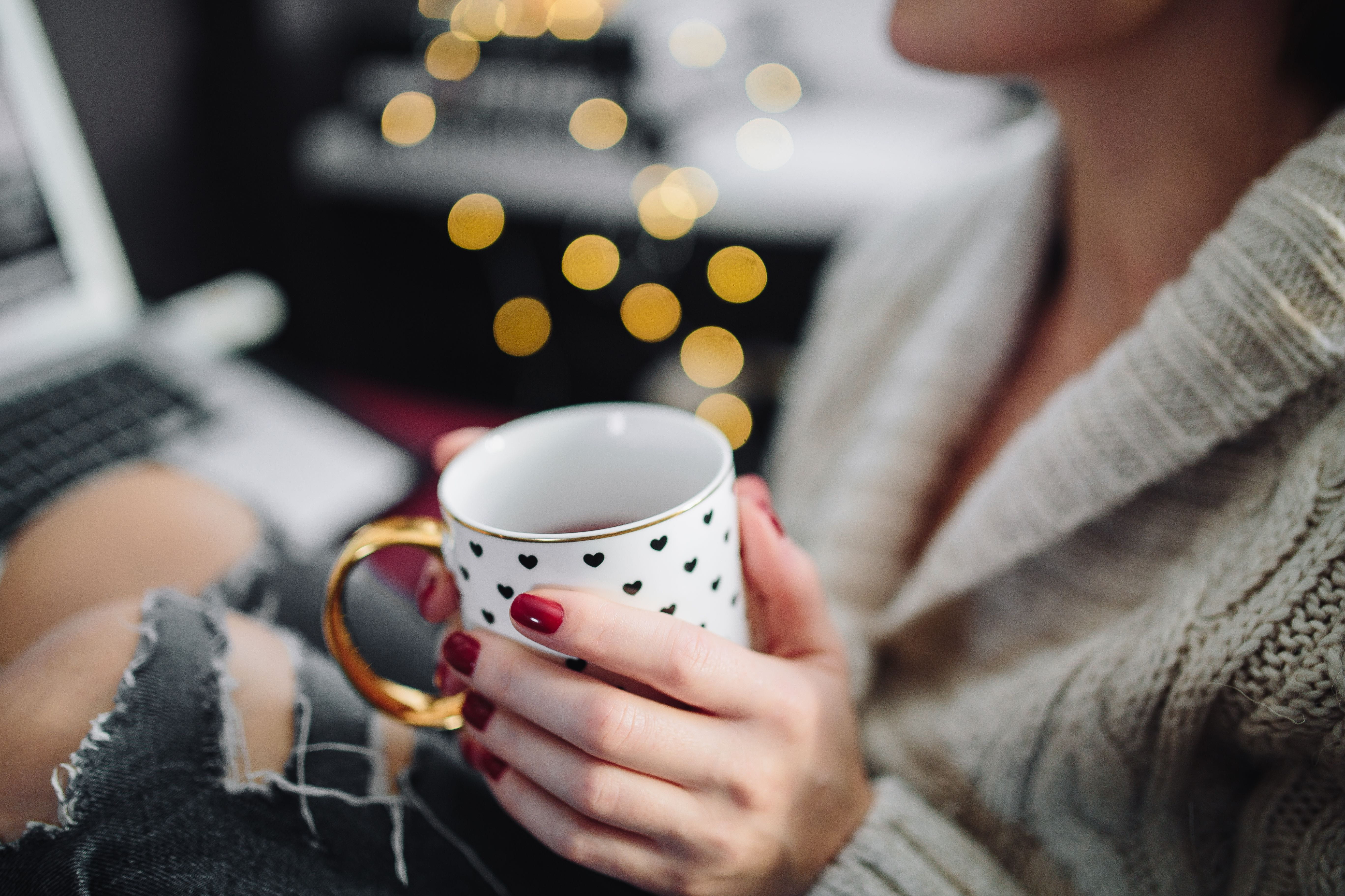 cozy, autumn, caucasian, holding, young Adult, hygge, hot Drink, caucasian Ethnicity, females, human body part, macbook, tea - Hot Drink, food and drink, HD Wallpaper