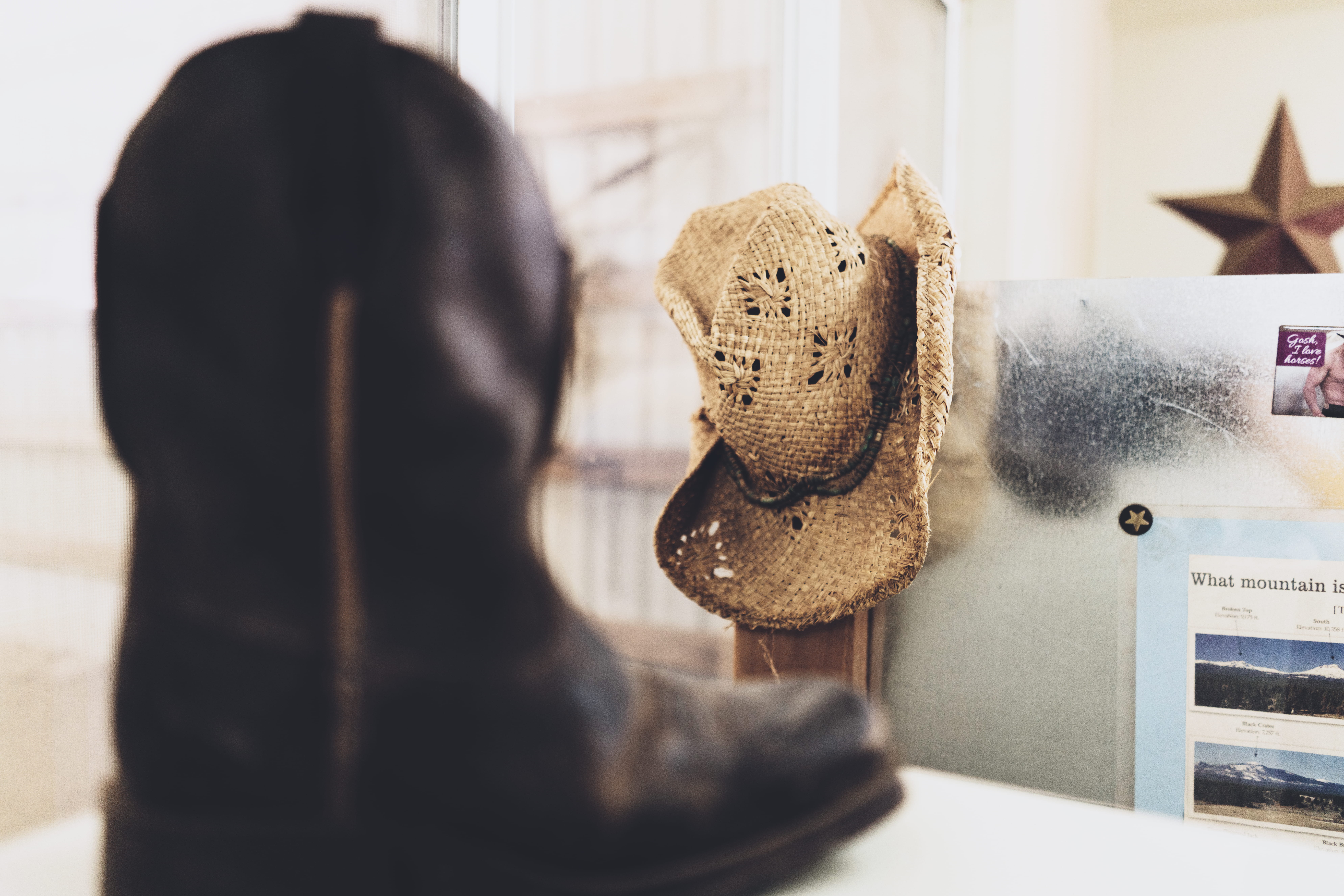 hanged, straw, toy, adult, near, lifestyles, cowboy, boot, indoors, hairstyle, 8K, close-up, hat, one person, waist up, rear view, photography, leather, HD Wallpaper