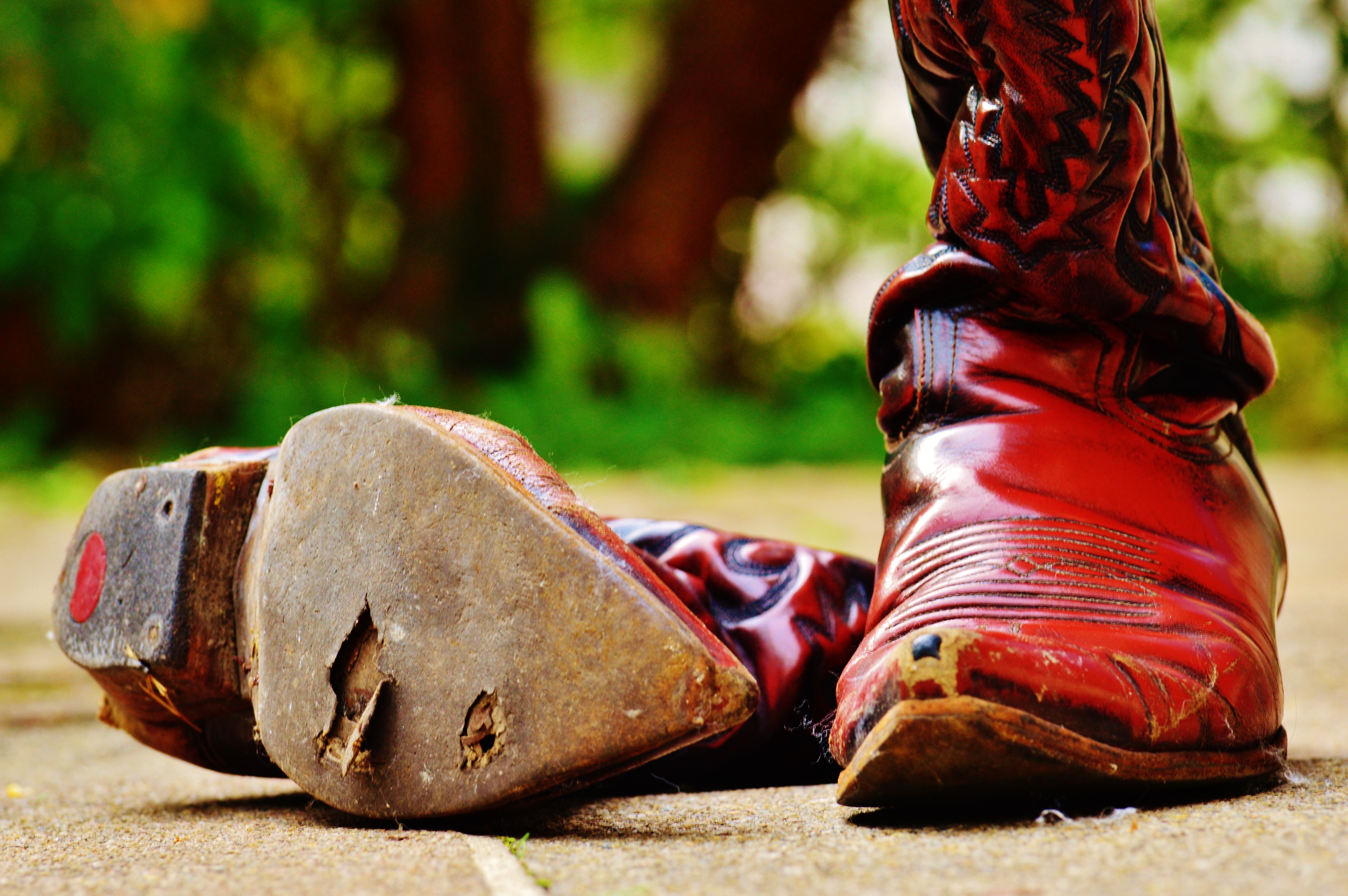 focus, cowboy, old, 80s, outdoors, surface, no people, retro, leather, shoes, still life, cowboy boots, wood - material, land, red, day, selective, pair, HD Wallpaper