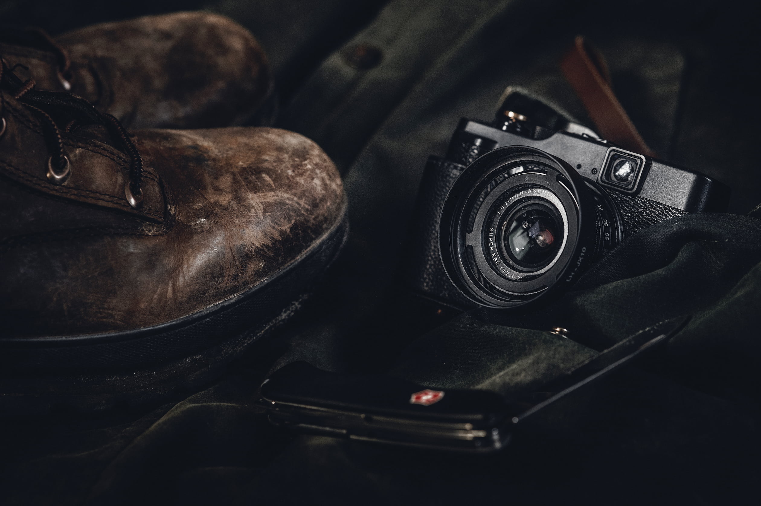 bridge, close-up, pair, antique, activity, man made object, black color, man made, lifestyle, camera - Photographic Equipment, photography, digital camera, HD Wallpaper