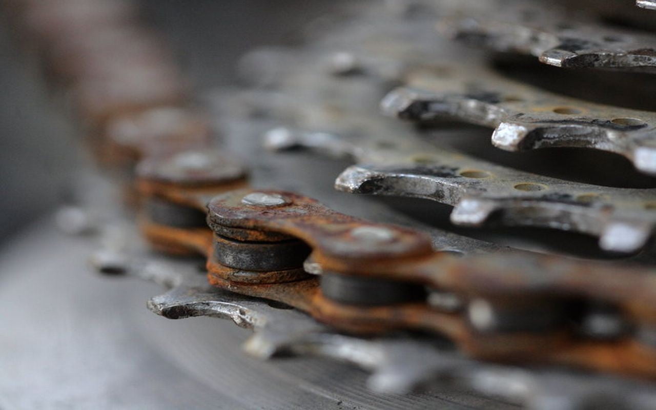 business, nut - fastener, equipment, machinery, industry, backgrounds, old-fashioned, no People, bicycle chain, screw, obsolete, wood - Material, selective focus, HD Wallpaper