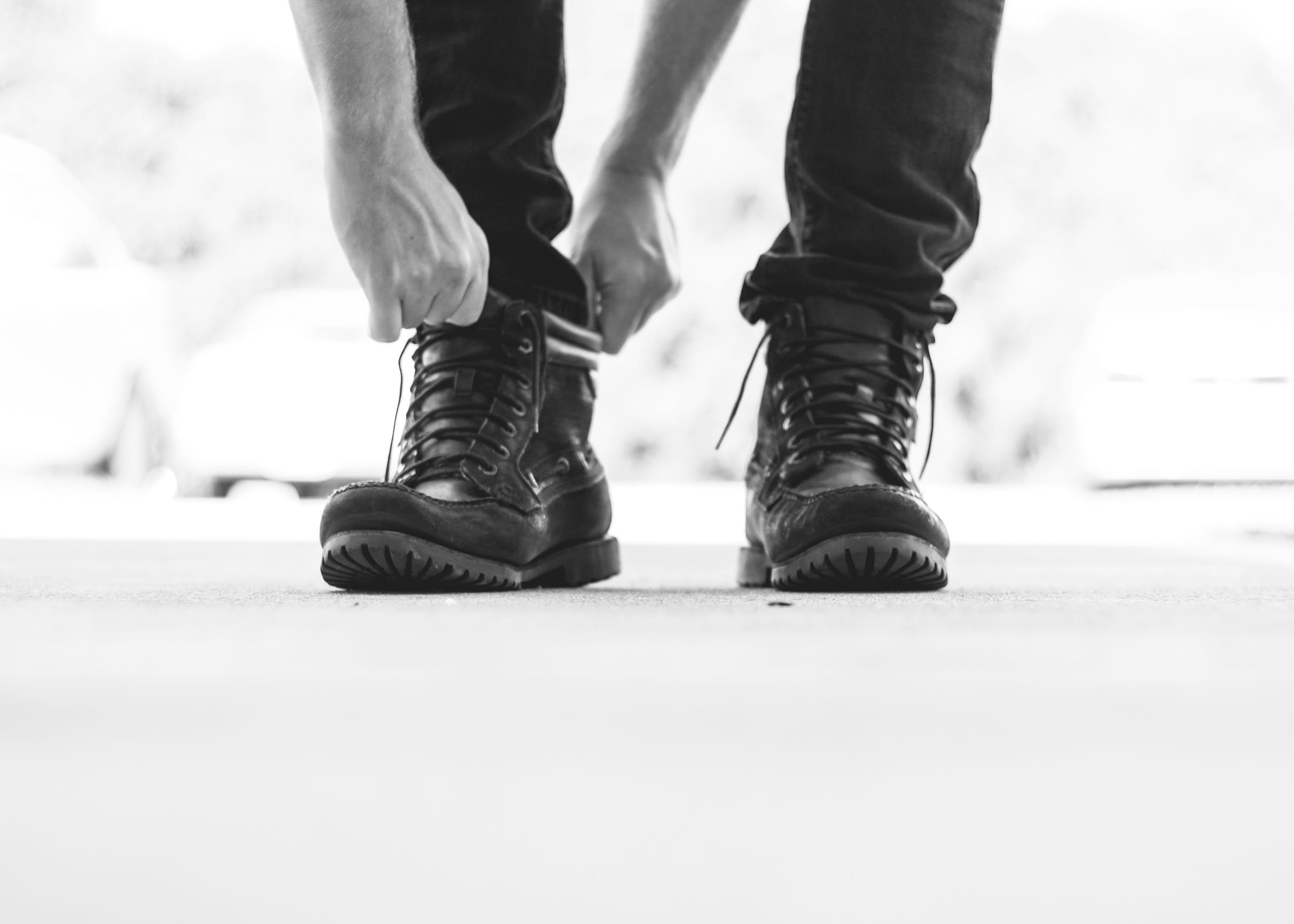 leisure activity, men, real people, day, human foot, shoe, low section, body part, lace, human body part, jeans, lace-up, black and white, only men, 1080P, HD Wallpaper
