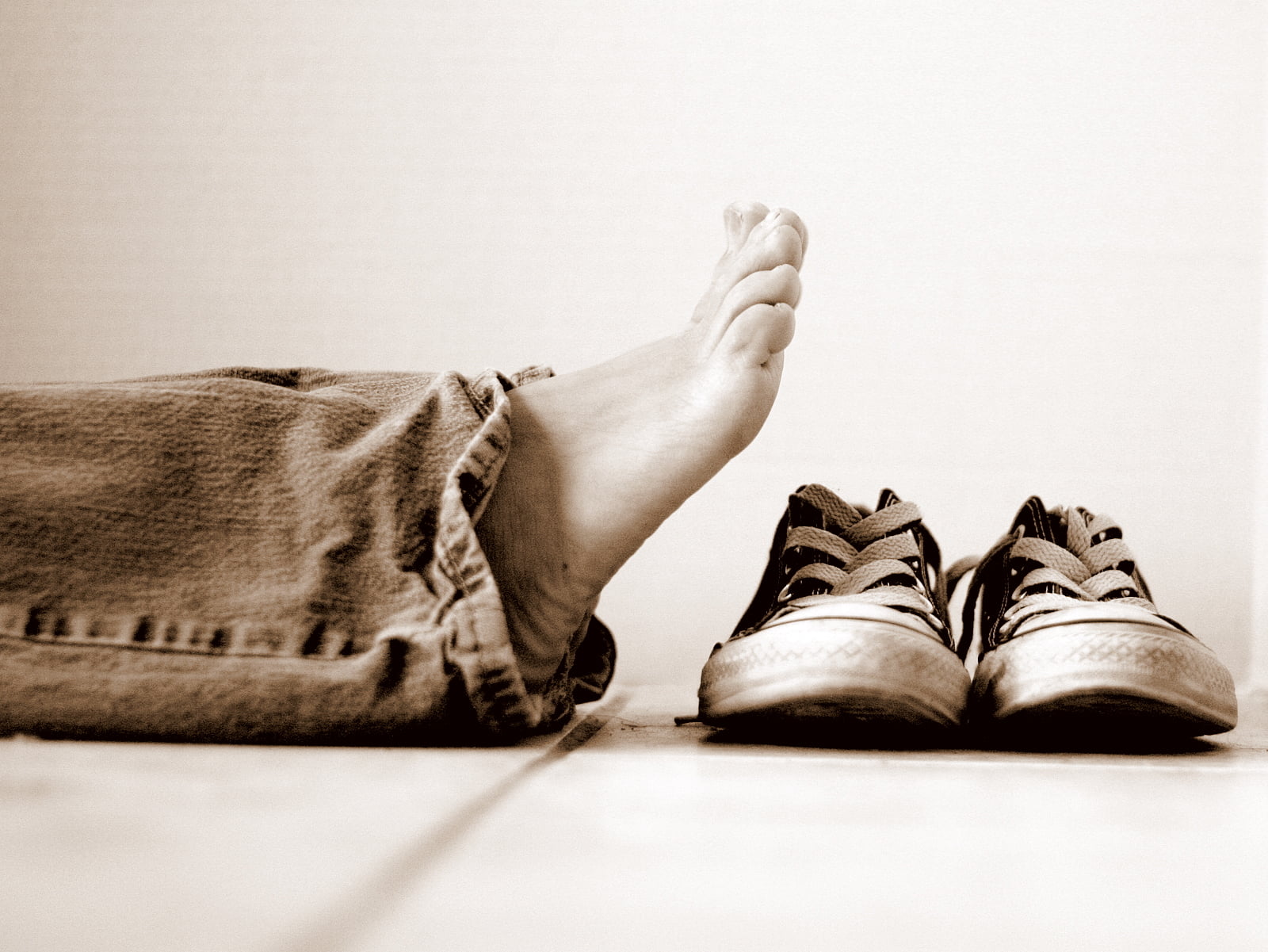 photo, 720P, person, Anniversary, near, wearing, pair, sneakers, shoe, human Foot, explore, jeans, feet, fashion, grayscale, Im serious, men, HD Wallpaper