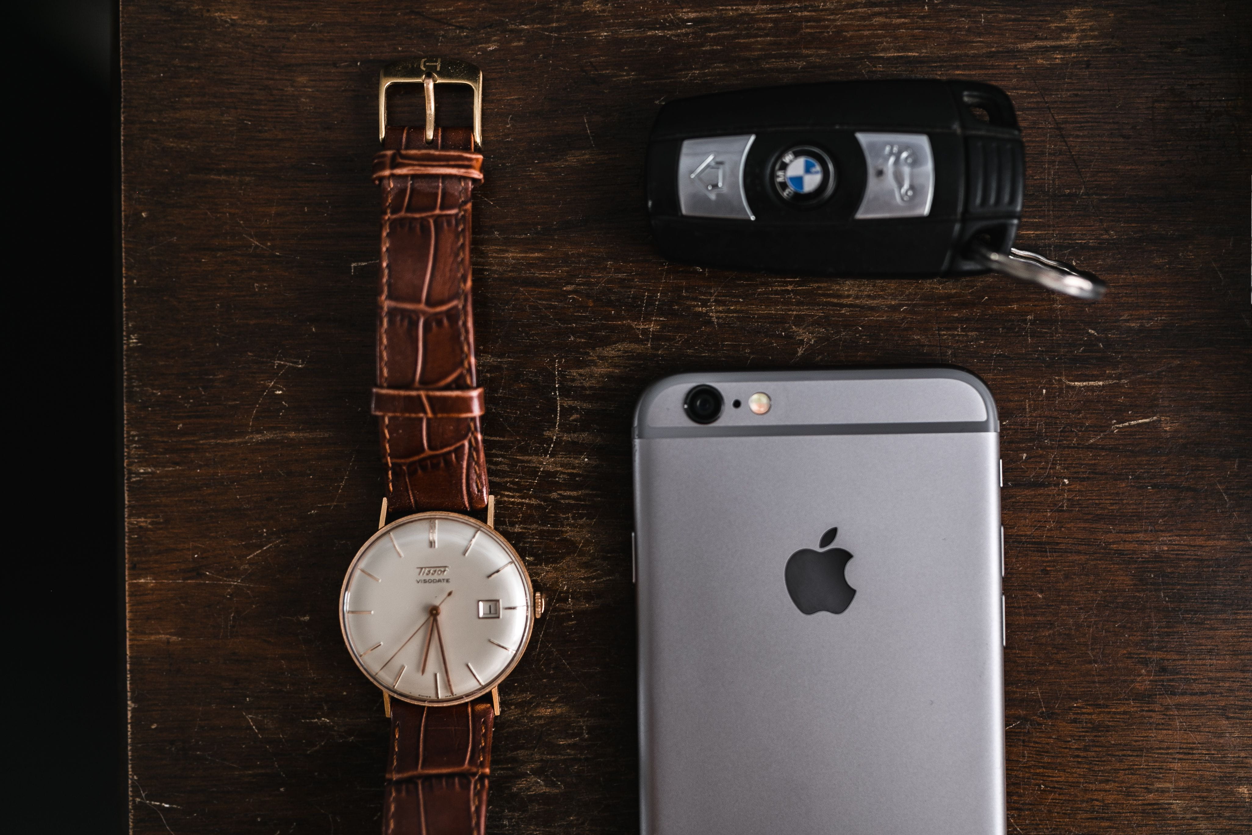 wallet, Apple iPhone 6, Vintage, devices, iphone 6s, no People, 4K, male, wood - Material, brown, grey iphone, table, indoors, iphone, iphone 6, close-up, HD Wallpaper