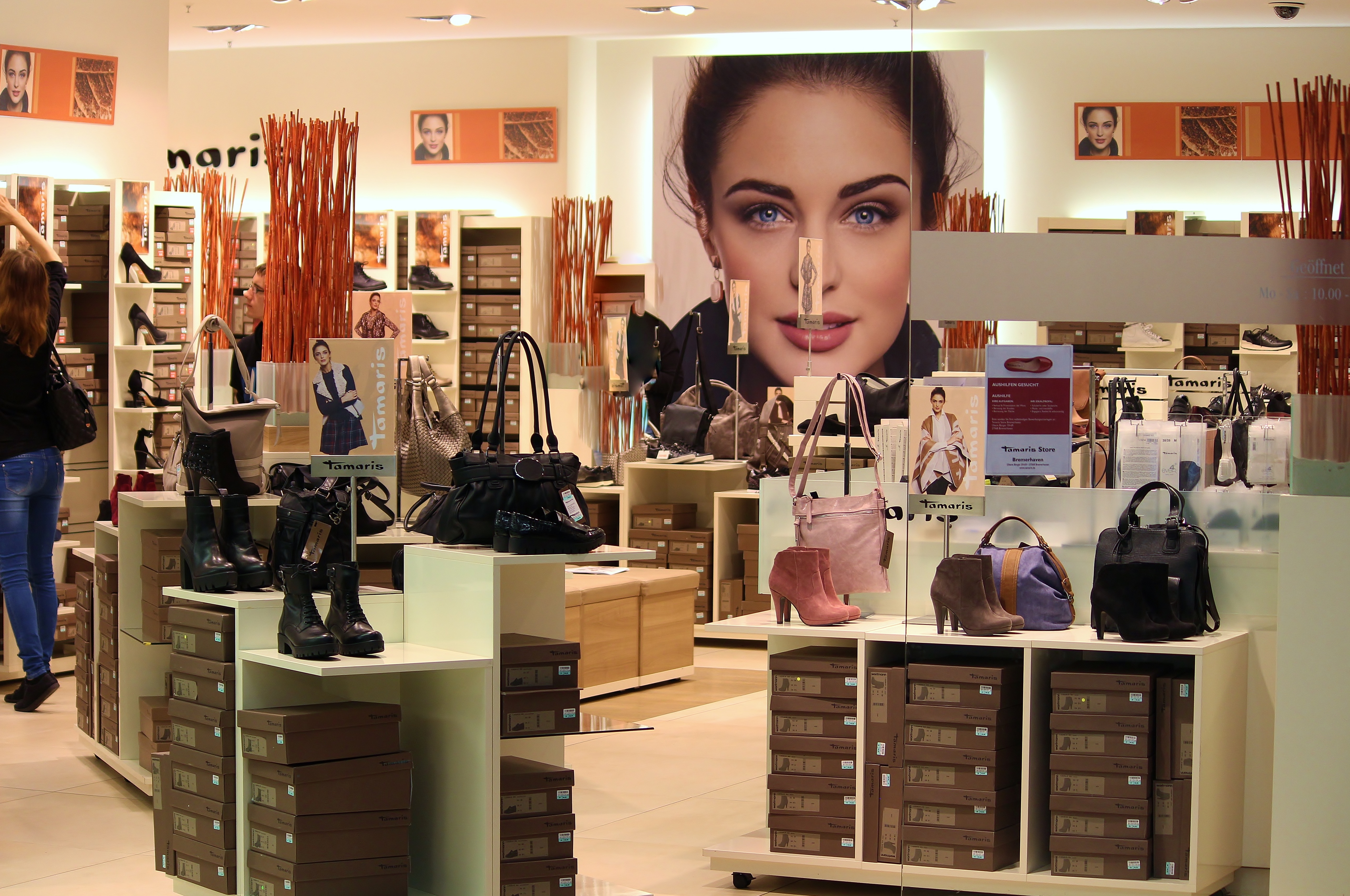 stroll, looking at camera, retail display, indoors, shop, women, customer, assorted, large group of objects, choice, young women, container, adult, buy, HD Wallpaper