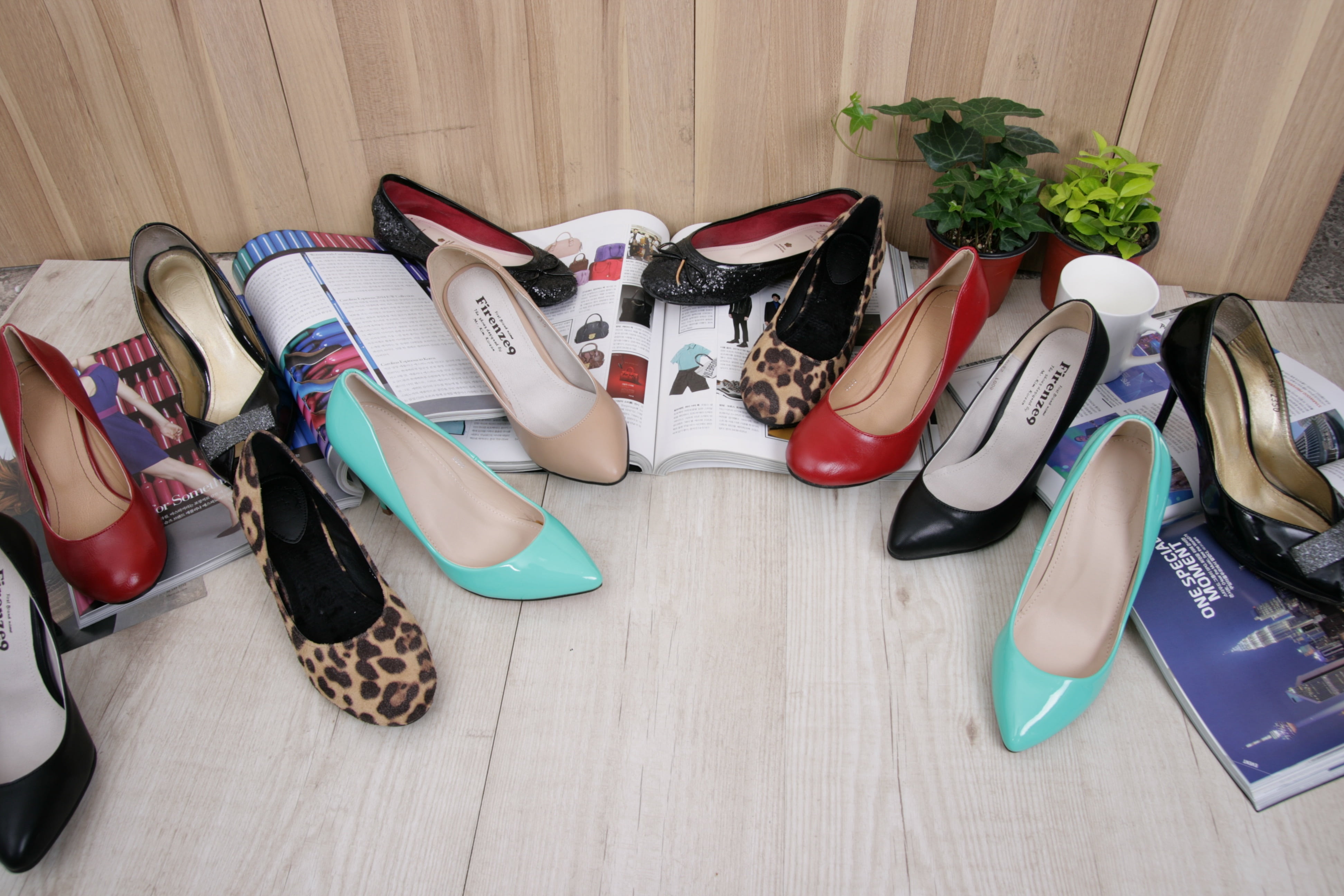 table, fashion, assorted, dress shoes, abundance, choice, indoors, 4K, variation, high heels, brown, collection, no people, color, flooring, footwear, HD Wallpaper