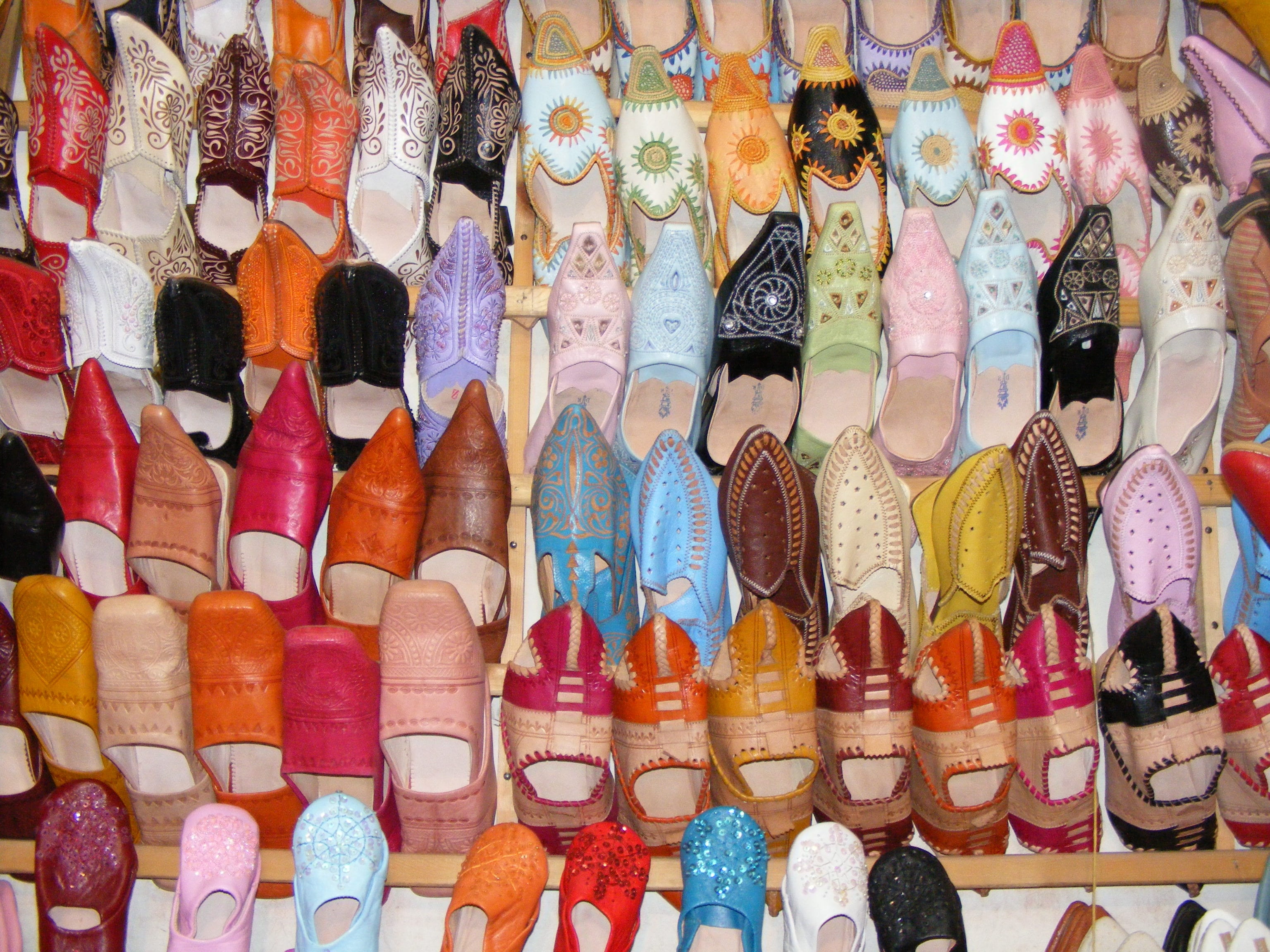 multi colored, 2K, retail display, lot, sale, for sale, shop, marrakesh, moroccan, market, bazaar, morocco, no people, footwear, full frame, abundance, HD Wallpaper