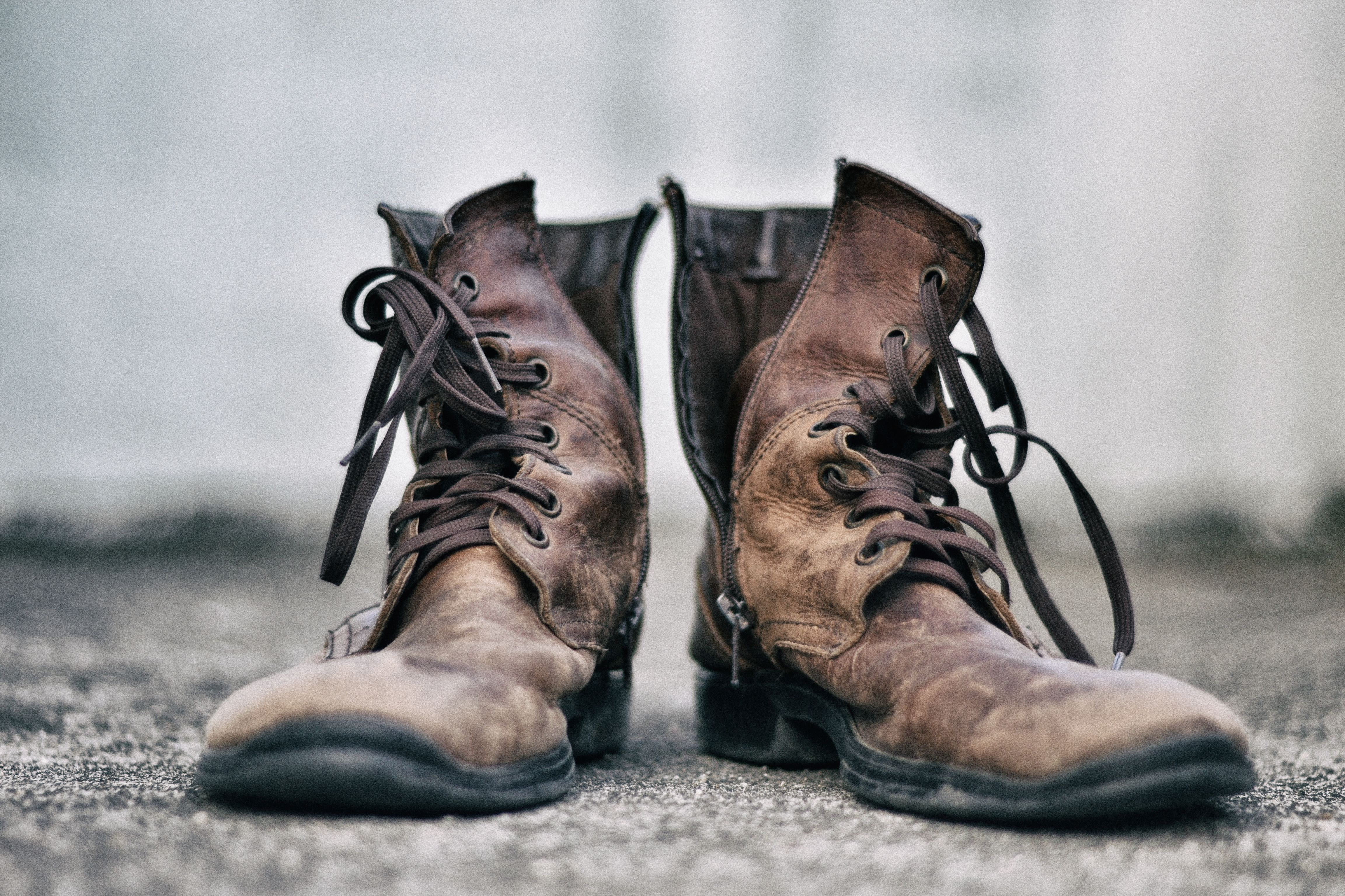 lace - fastener, leather, human leg, men, human foot, close-up, focus on foreground, boot, work, low section, boots, outdoors, real people, dirty, one person, HD Wallpaper