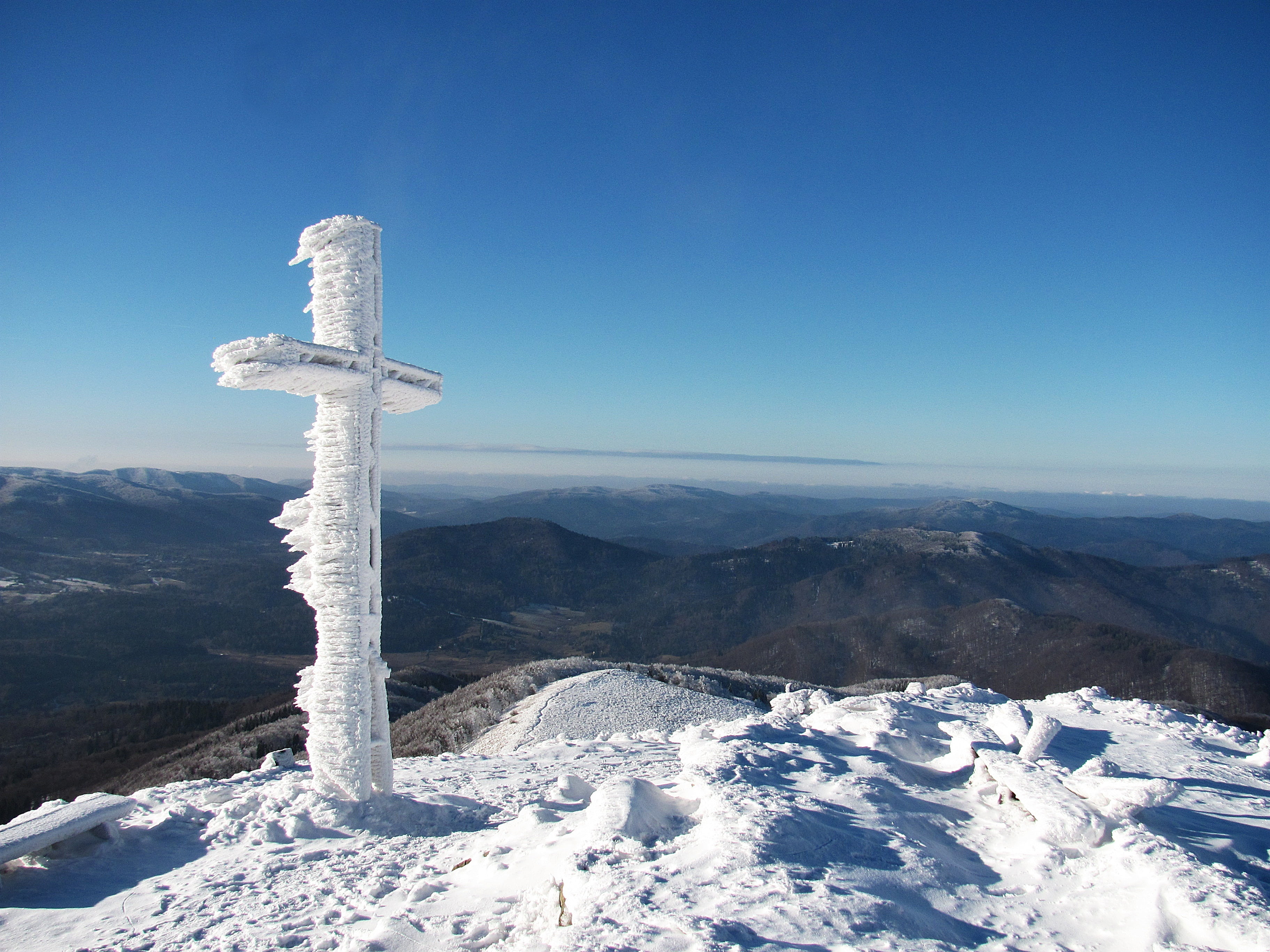 2K, panorama, nature, tranquility, cross, the sun, peace of mind, clear sky, snowcapped mountain, the power of the mountains, bieszczady, trail, biel, HD Wallpaper