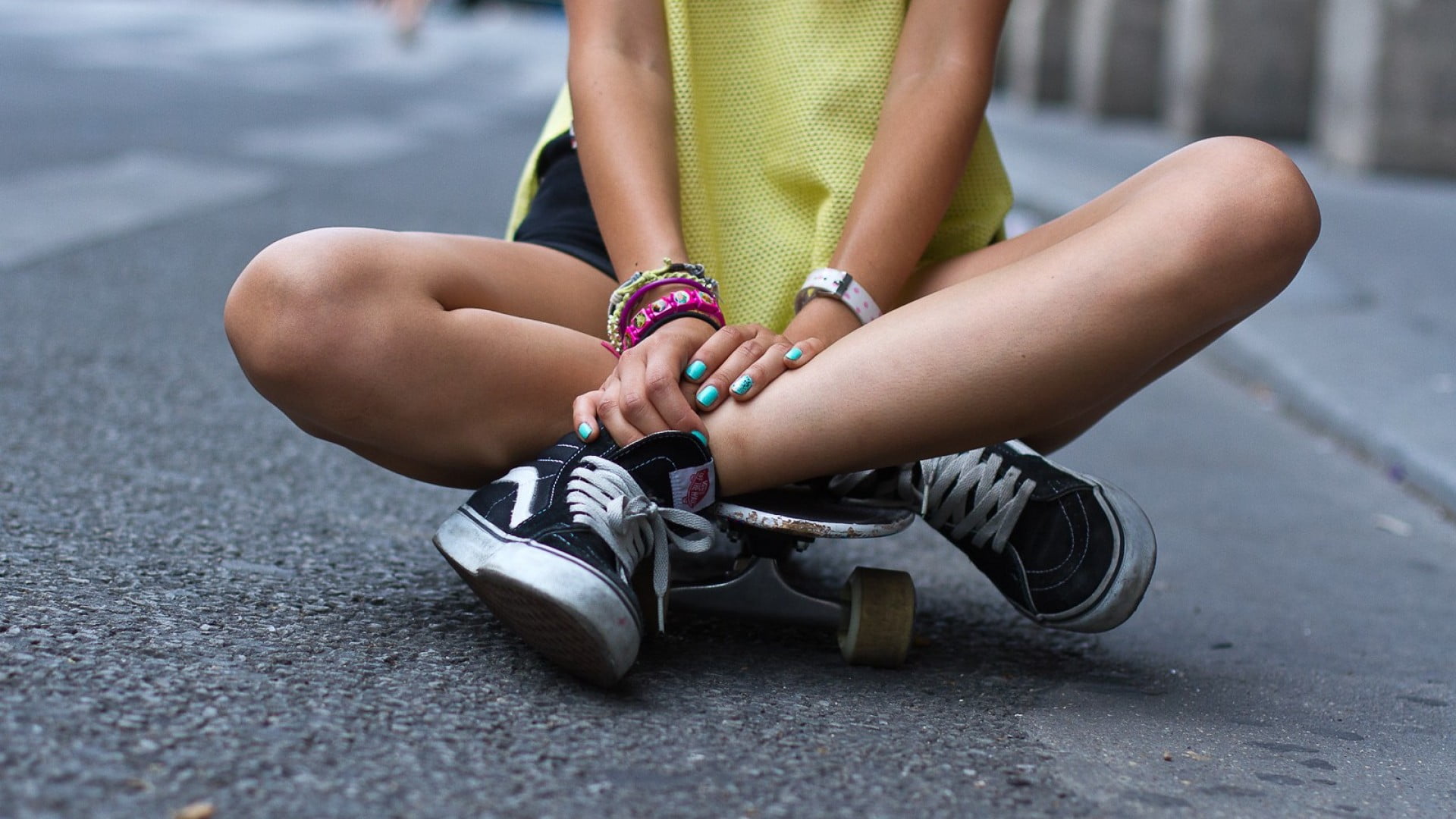 lifestyles, city, sitting, sport, human foot, pair, child, hi, vans, 1080P, sk, black, human knee, shoes, sneakers, one person, legs, leisure activity, HD Wallpaper