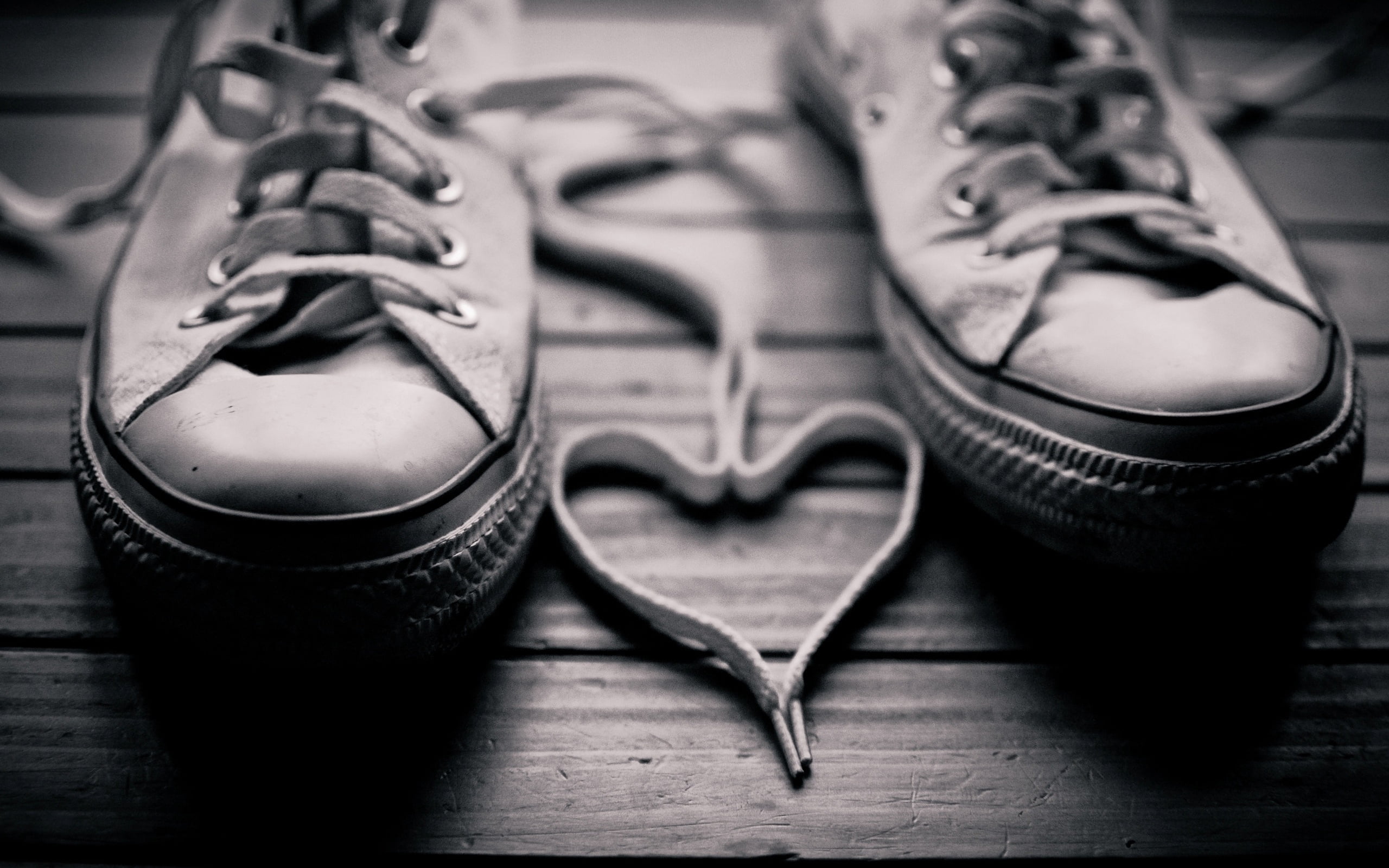 black white, vignette, two objects, wood - Material, table, selective focus, leather, elegance, black Color, backgrounds, lace - fastener, shoe, shoelace, HD Wallpaper