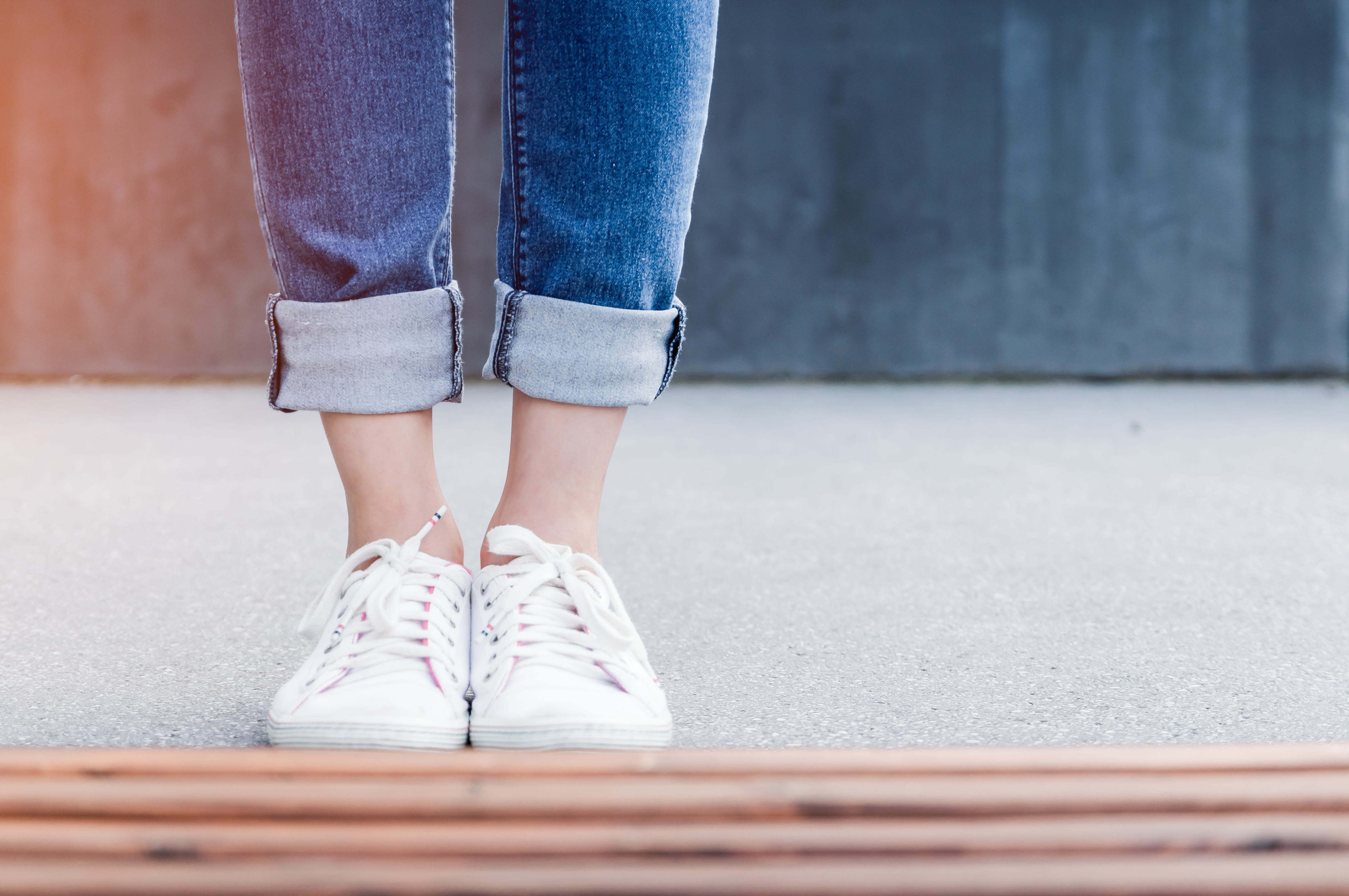 wall, summer, young, outdoors, human body part, lifestyles, wearing, leisure activity, low section, sneakers, selective focus, women, day, concrete, casual clothing, HD Wallpaper