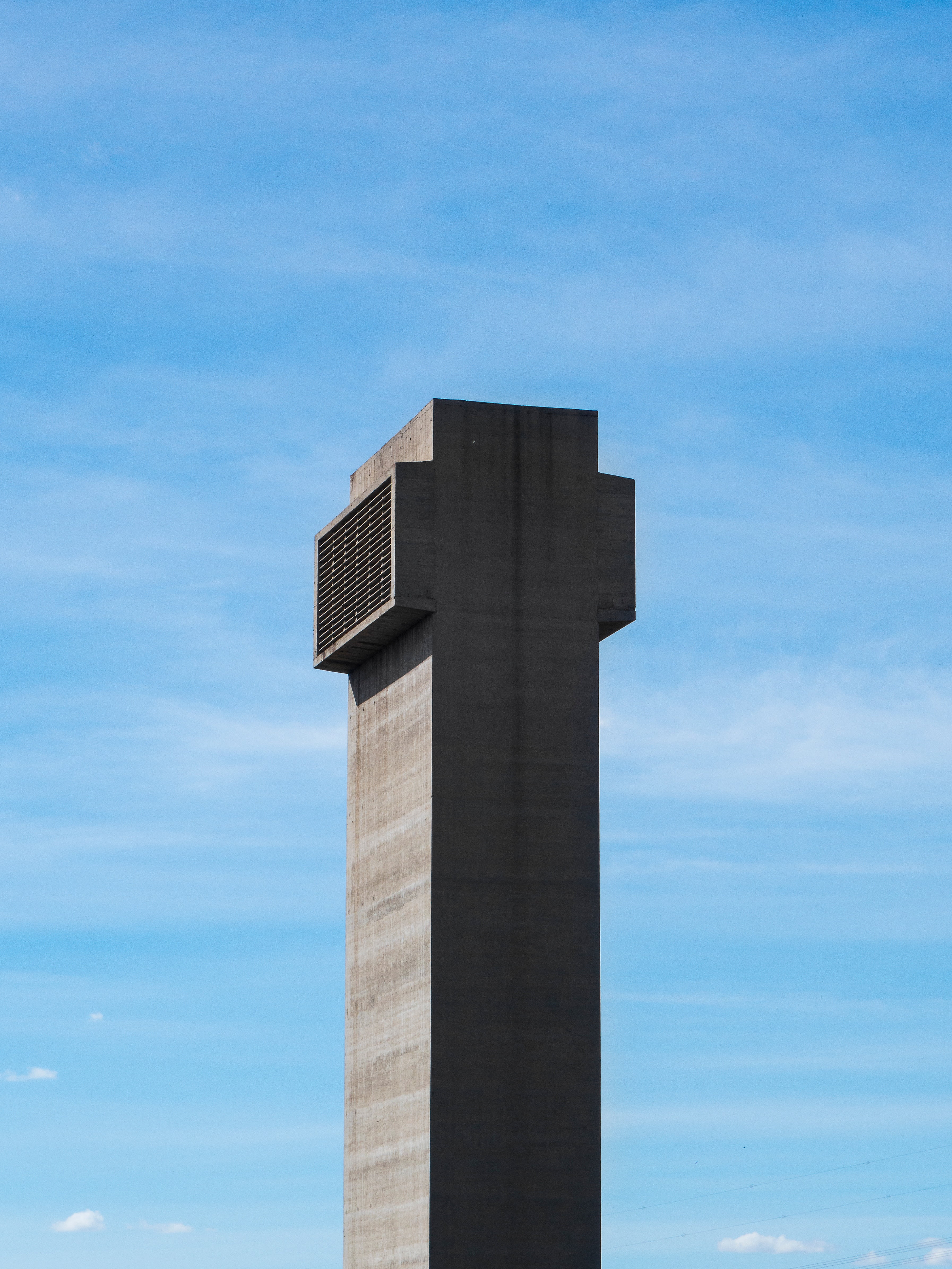 memorial, modern, cloud - sky, post, no people, architecture, high, rise, low angle view, building exterior, nature, wood - material, sunlight, 4K, speaker, Phone HD Wallpaper