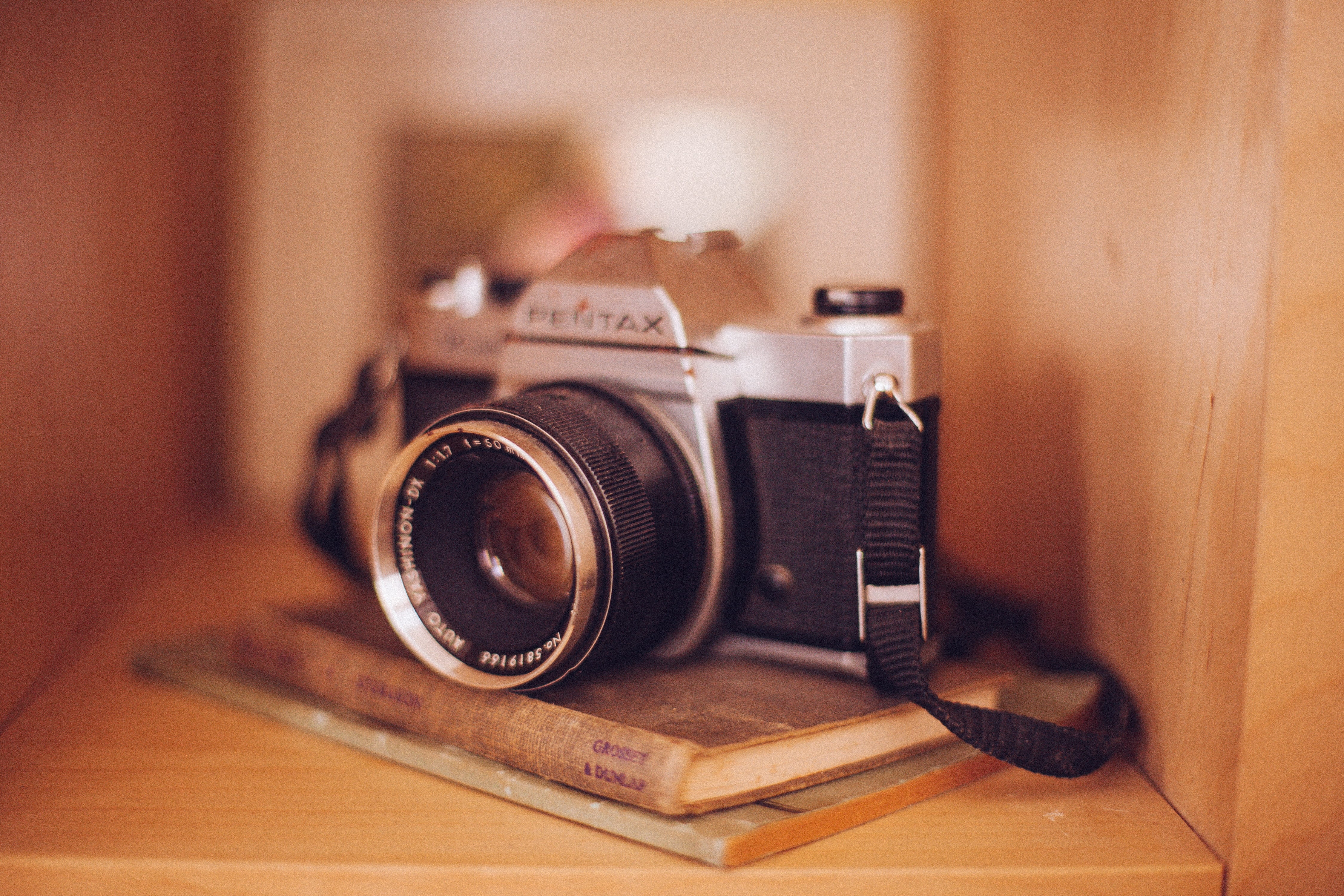 film camera, antique, black, photography, vintage, interior design, indoors, history, old, tilt, slr camera, close-up, furniture, leather, 4K, retro styled, HD Wallpaper
