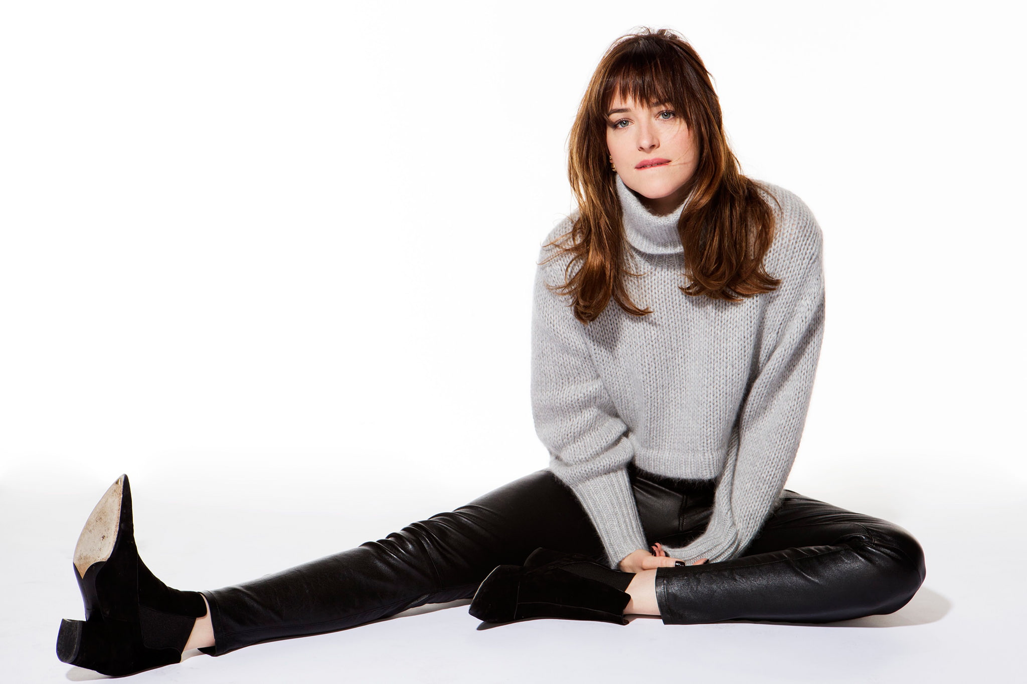 Mary Ellen Matthews, white background, hairstyle, actress, pants, 1080P, sweater, model, Dakota Johnson, SNL, boots, sitting, brown hair, photoshoot, Saturday Night Live, HD Wallpaper