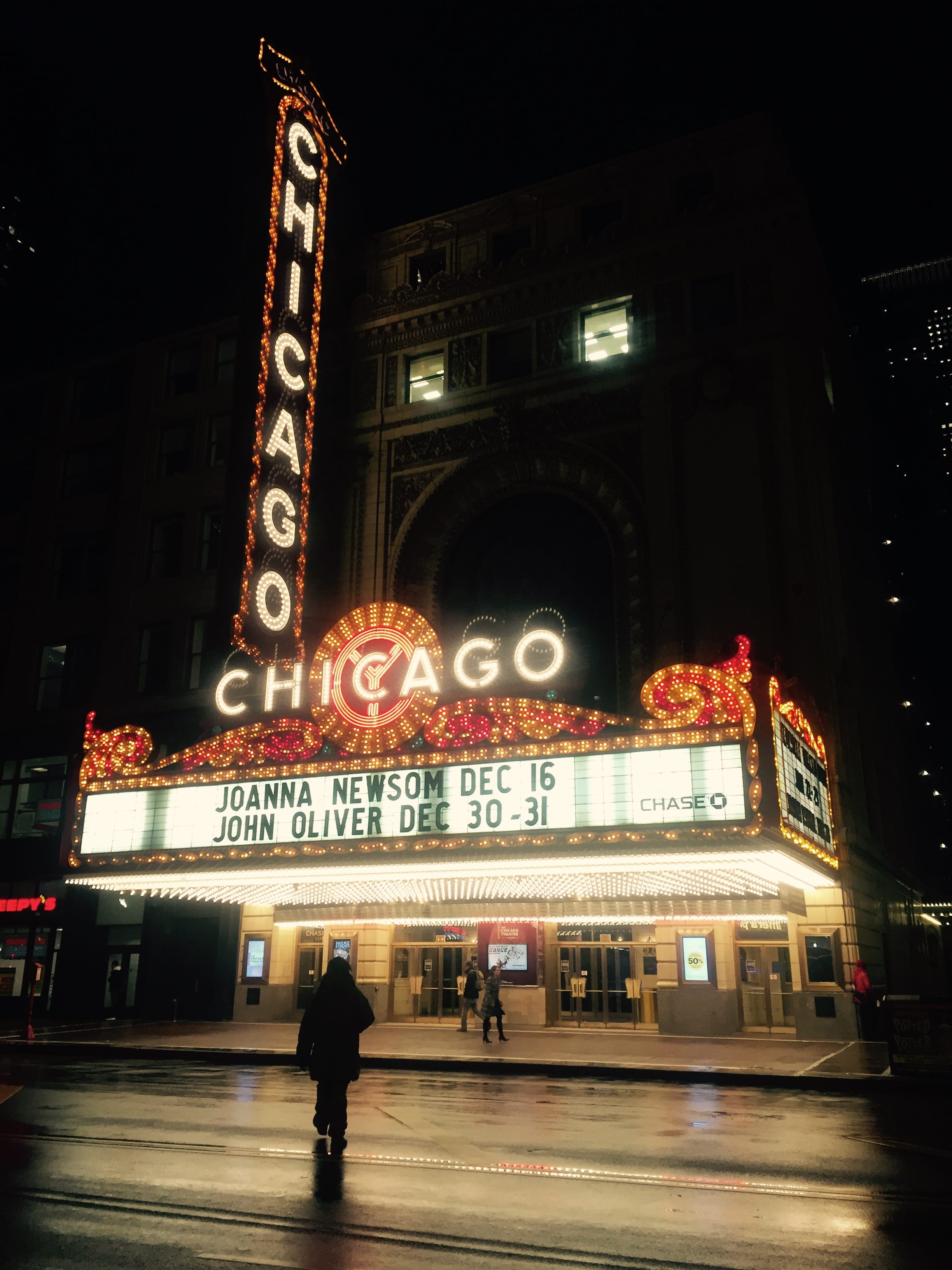 city, transportation, lights, evening, signage, mobilechallenge, chicago, movie, street, theater, communication, night time, real people, text, travel, Phone HD Wallpaper
