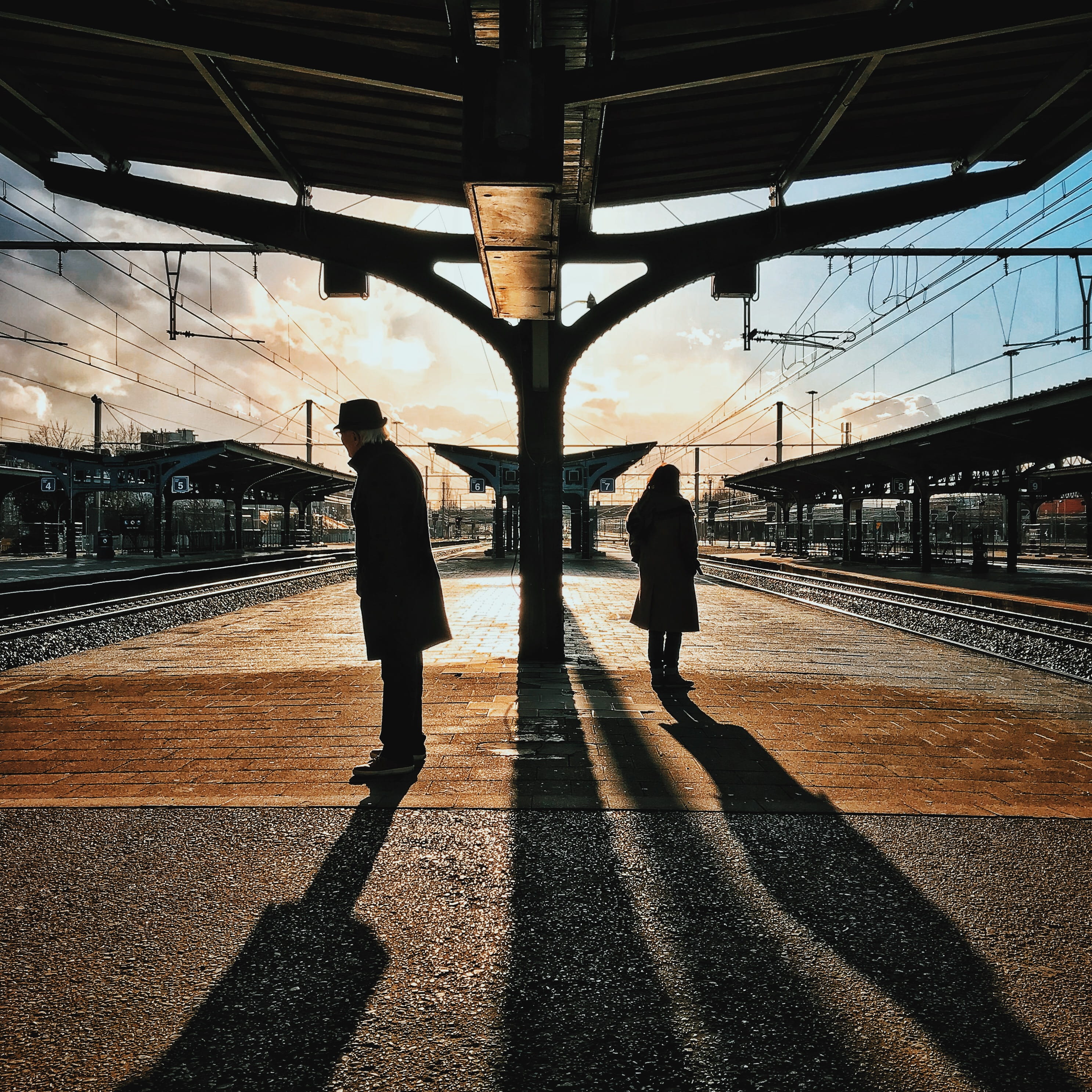 sunset, built structure, track, travel, railway, departure, waiting, locomotive, station, 2K, ceiling, standing, transportation system, road, full length, Phone HD Wallpaper