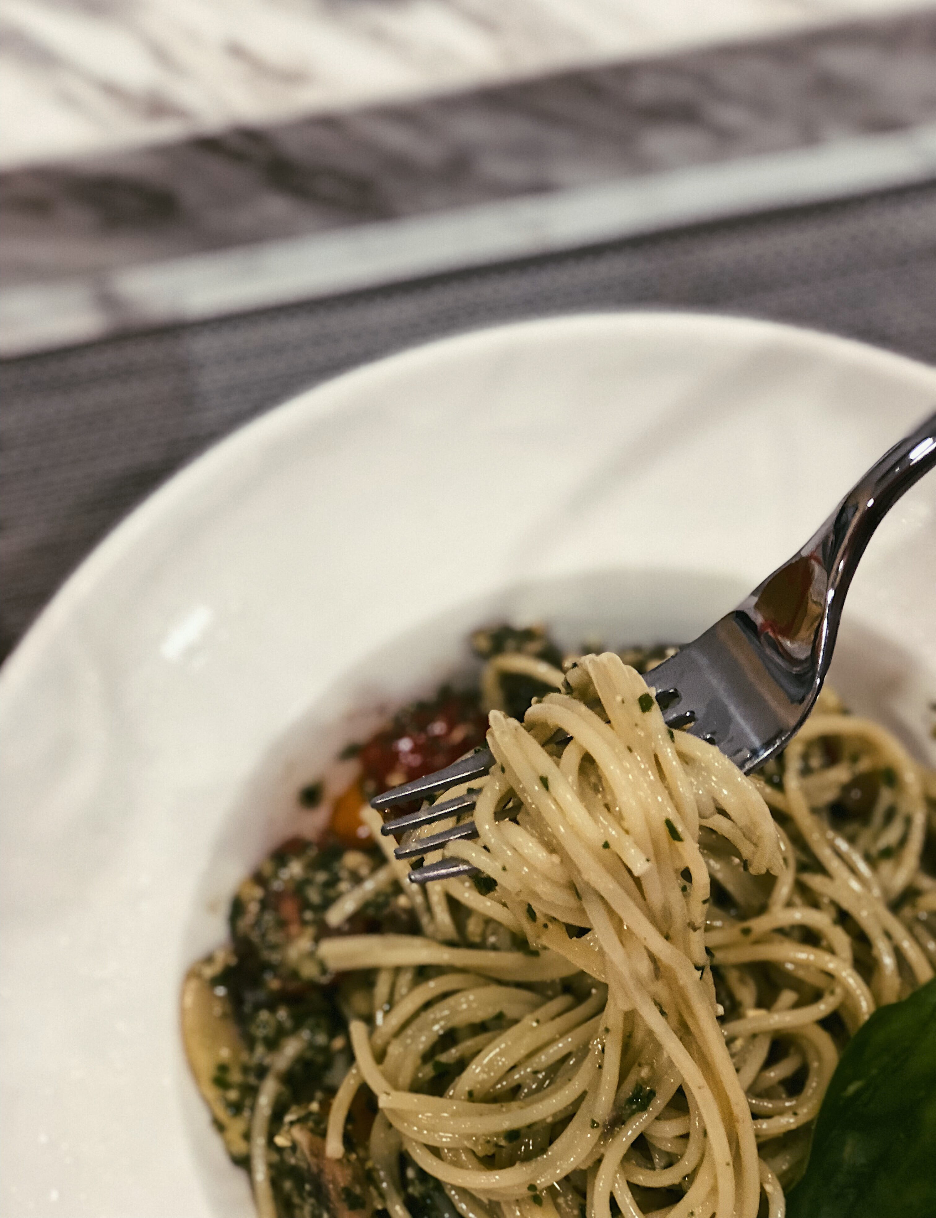 ready-to-eat, delicious, crockery, fork, table, close-up, flatware, 4K, cooked, no people, ceramic, mobilechallenge, lunch, indoors, plate, healthy eating, Phone HD Wallpaper