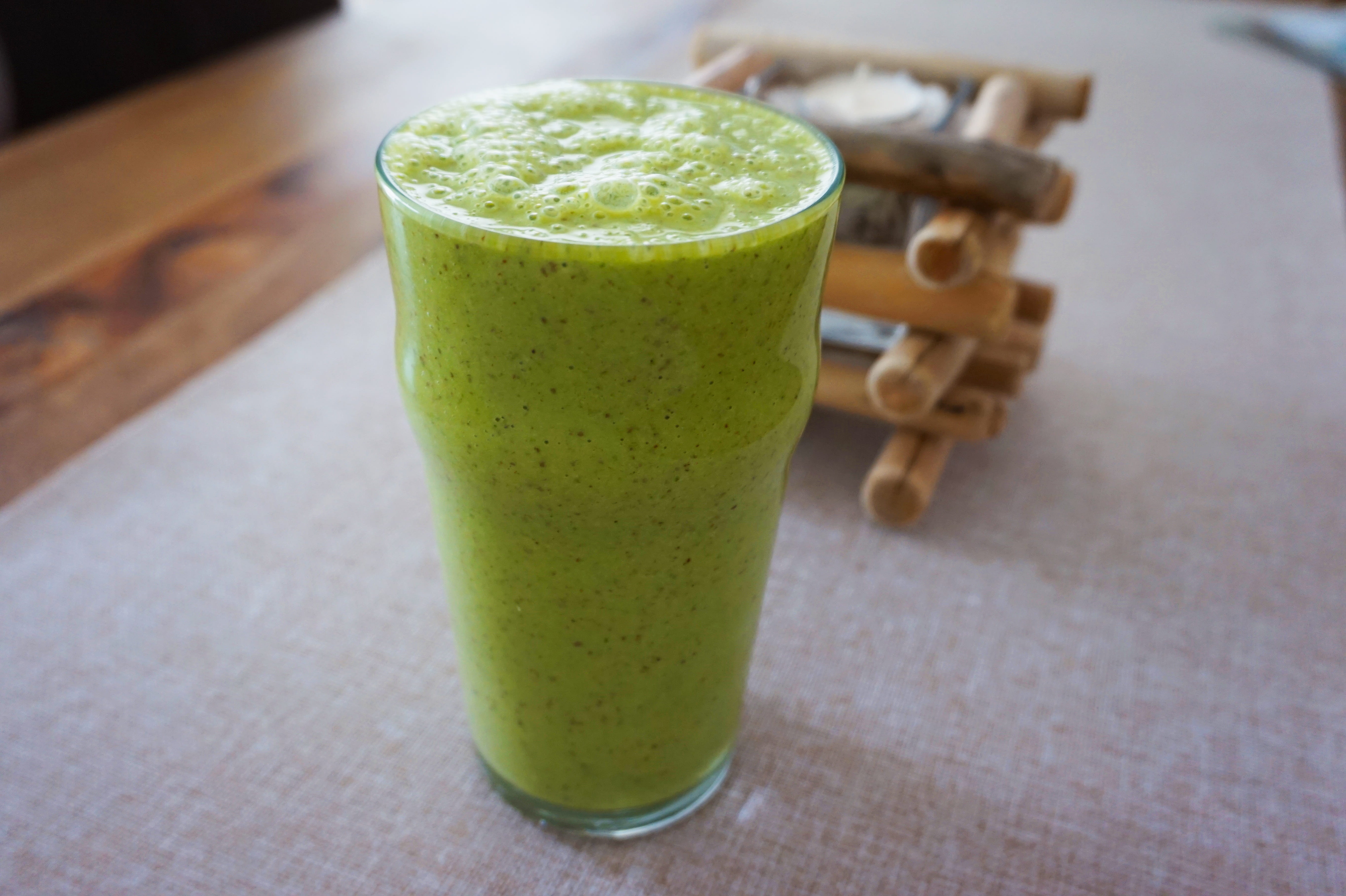 raw, organic, glass, drinking glass, green color, drinking, healthy eating, detox, superfood, refreshment, vegetable, delicious, liquor, Smoothie, green, HD Wallpaper