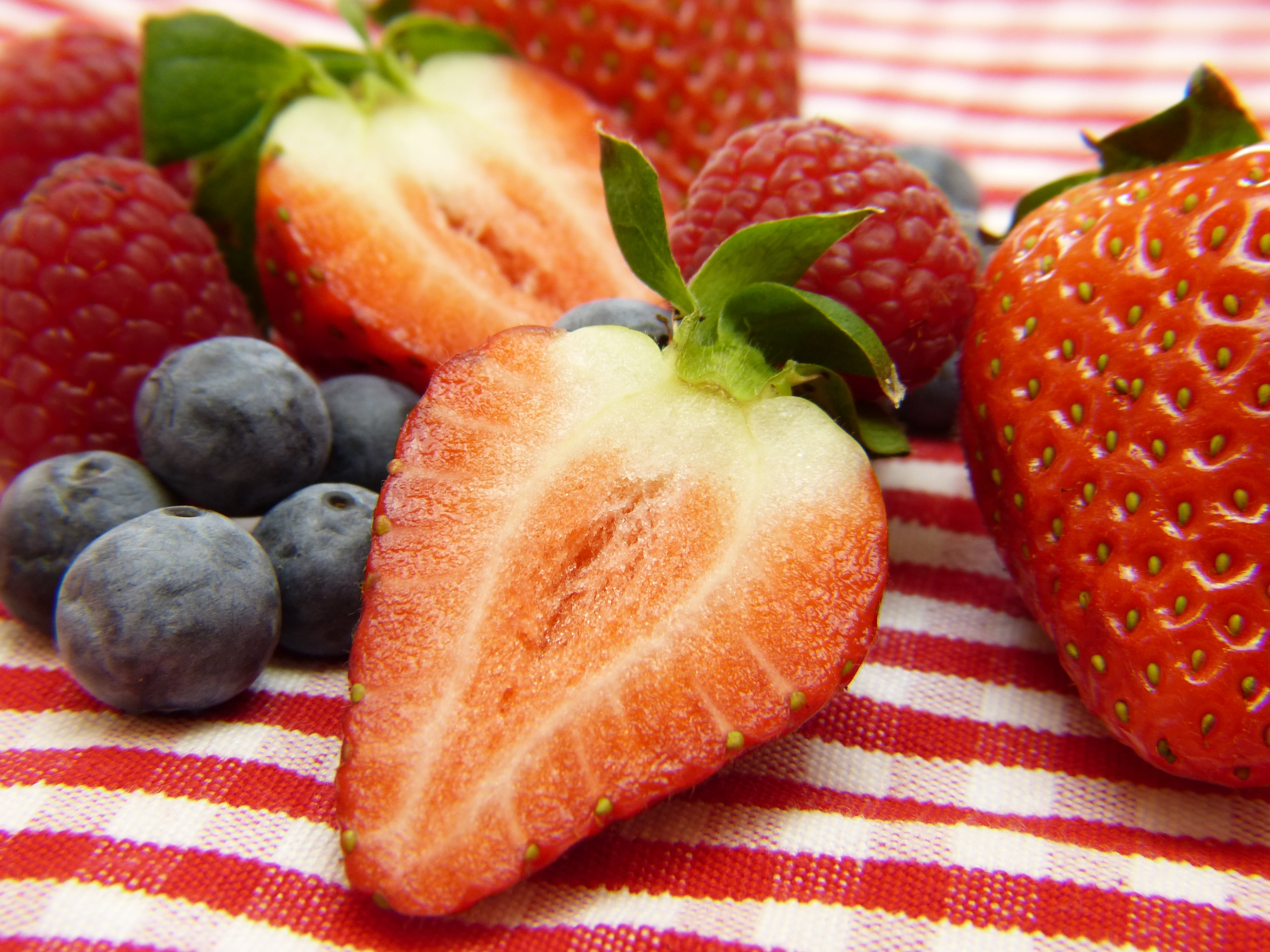 pile, wellness, healthy, frisch, vitamins, indoors, fruit, prevent, berries, cold, tablecloth, close-up, group of objects, strengthen, ripe, focus on foreground, HD Wallpaper