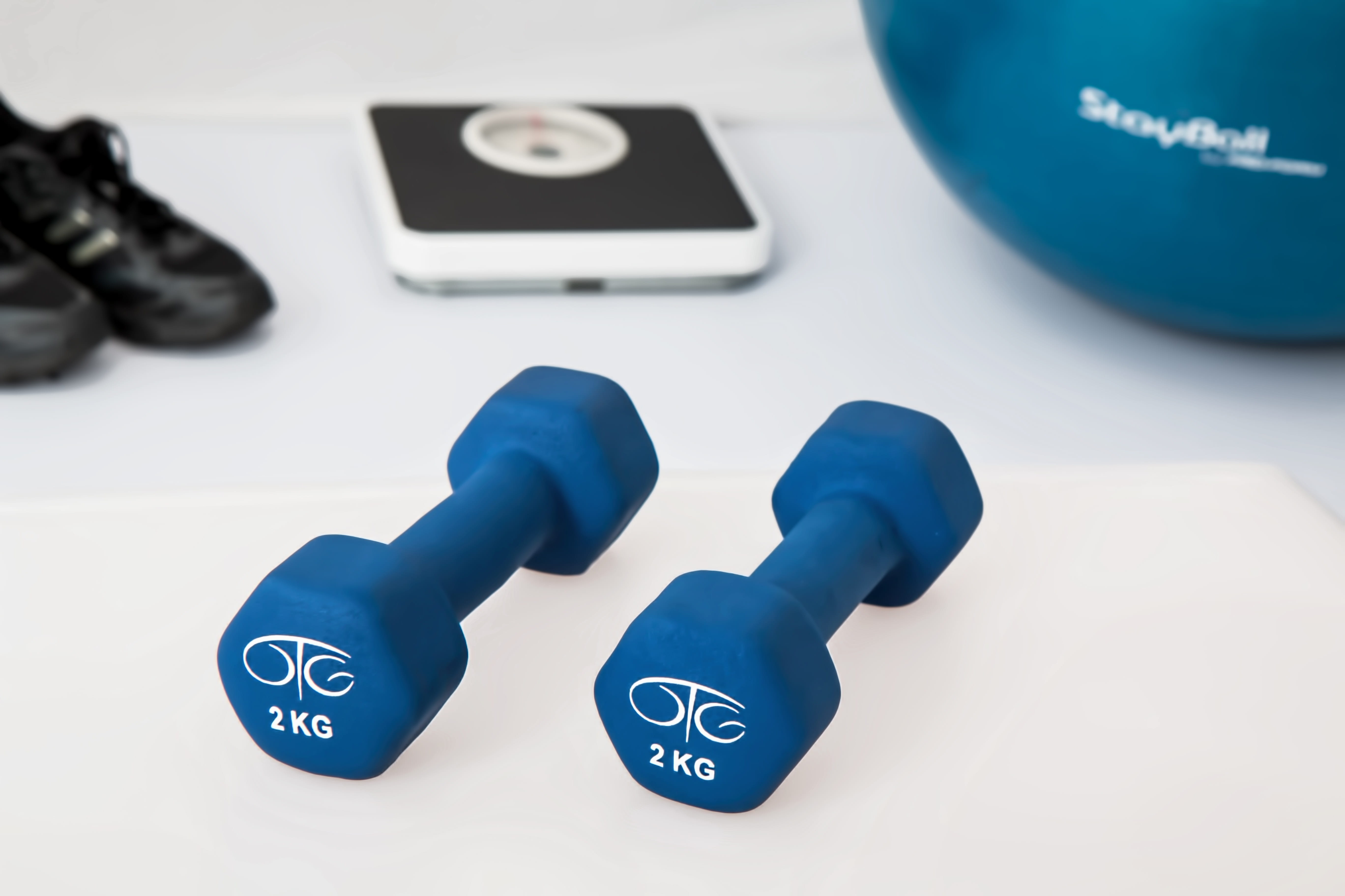fitness, 5K, exercising, smart phone, wireless technology, exercise balls, indoors, communication, vinyl, physiotherapist, physiotherapy, relaxation Exercise, HD Wallpaper