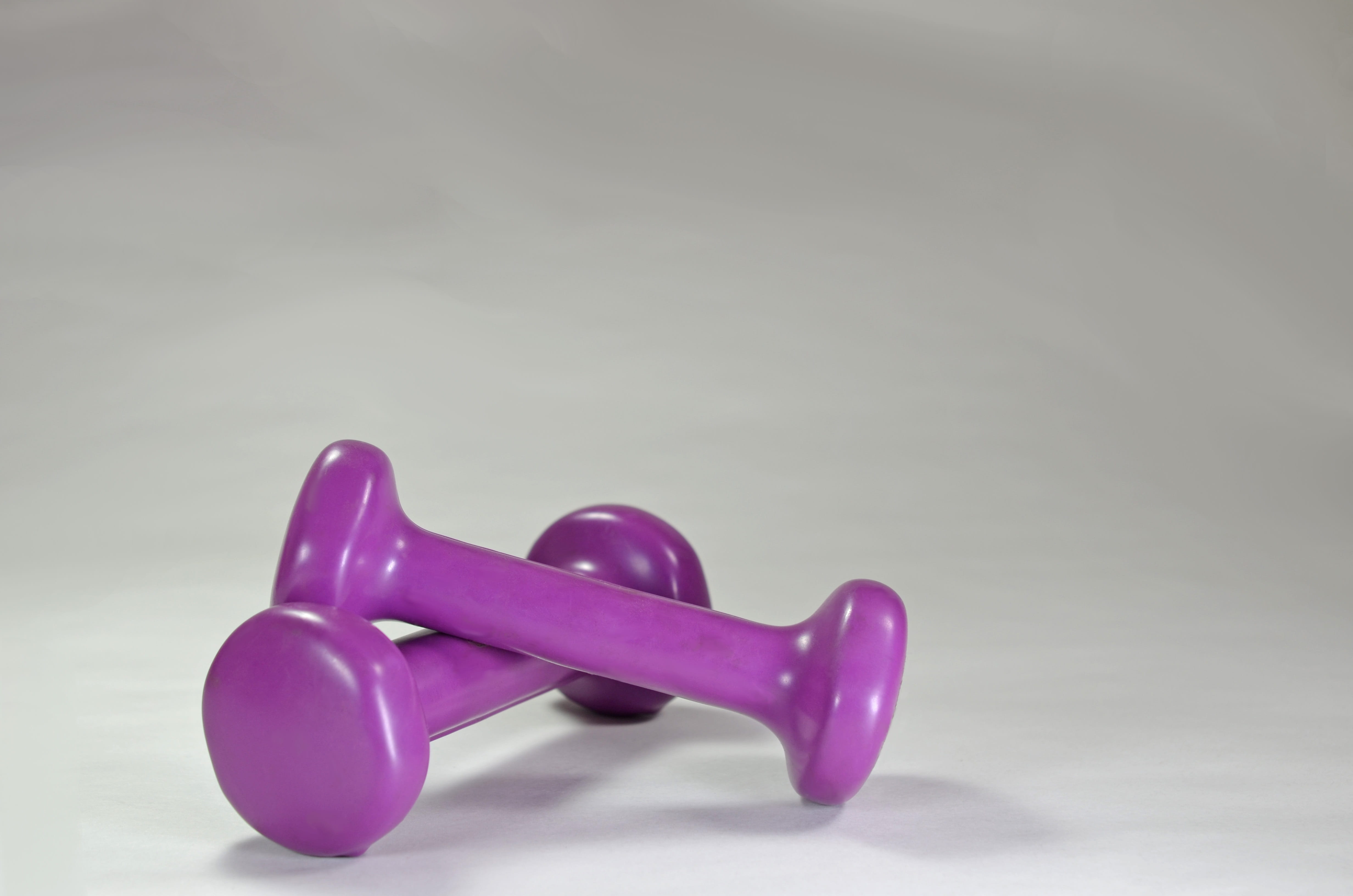 copy space, simplicity, pair, close-up, athletic, training, 4K, gray, holding, surface, lifting, Weight, weightlifting, emotion, shiny, two objects, muscular, HD Wallpaper