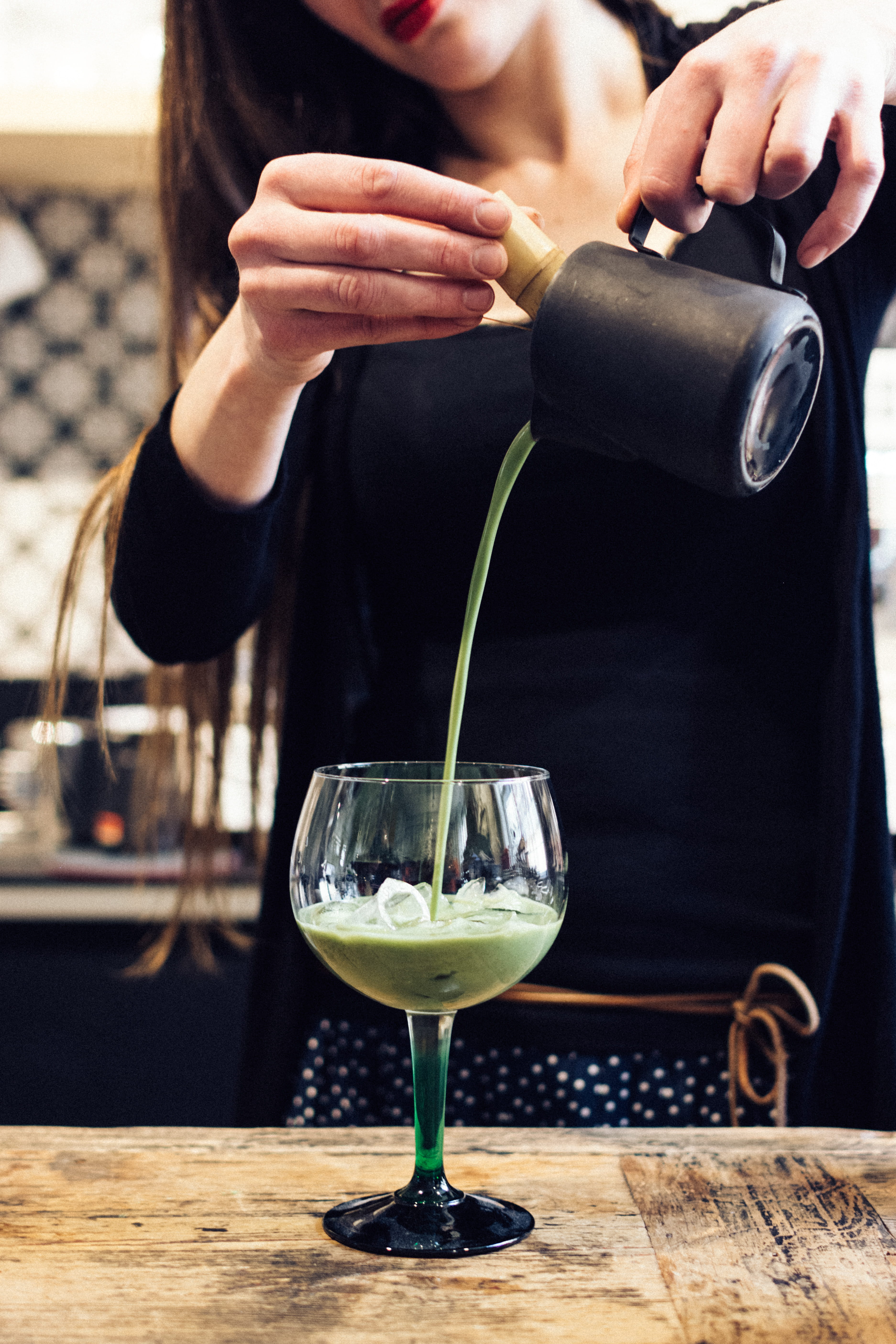 process, bar - drink establishment, preparation, focus on foreground, caucasian Ethnicity, holding, cocktail, females, midsection, one Person, table, indoors, Phone HD Wallpaper