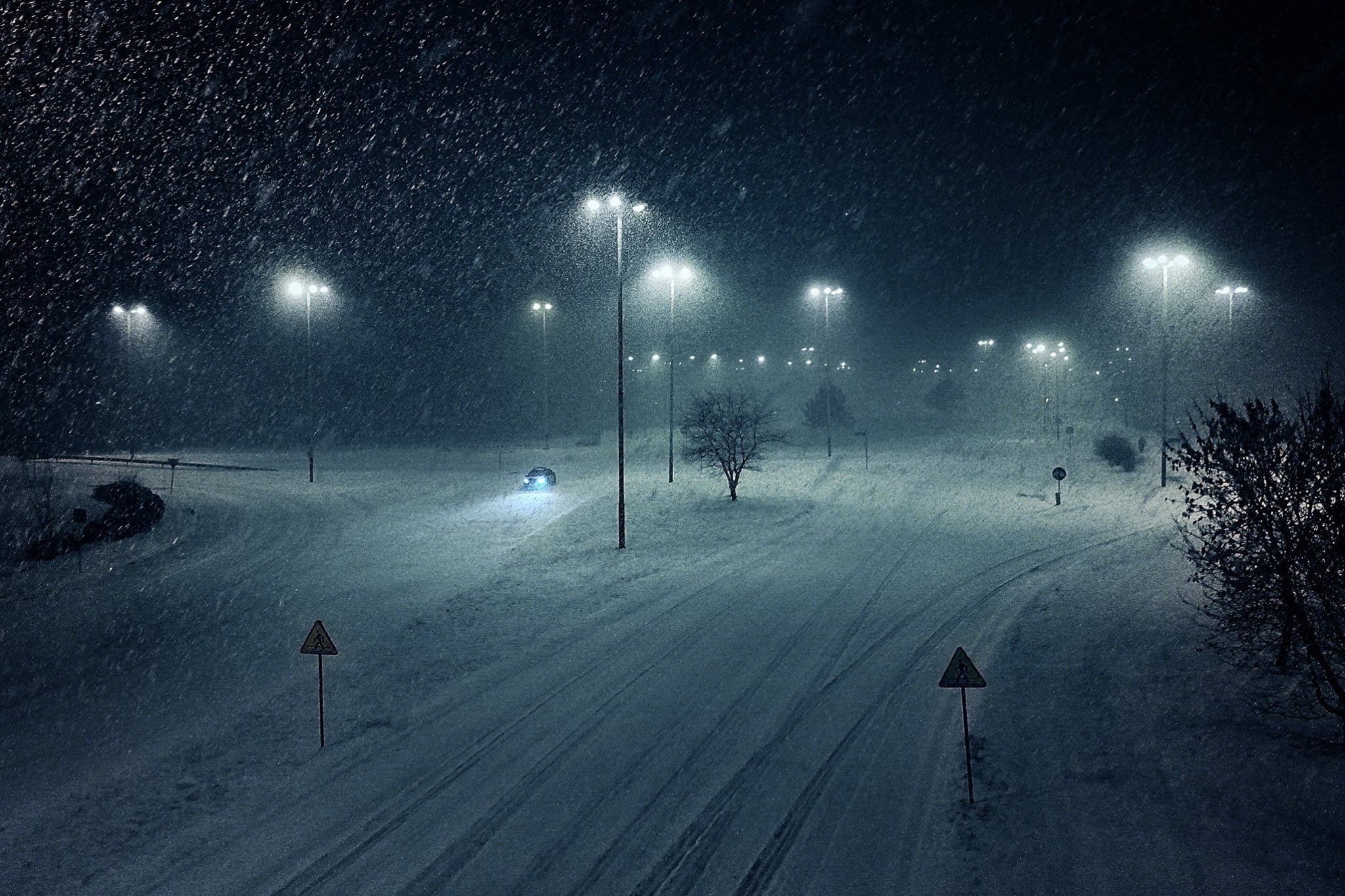street, road, snow, outdoors, cold temperature, street light, real people, sport, sky, nature, group of people, plant, tree, 1080P, winter, high angle view, HD Wallpaper