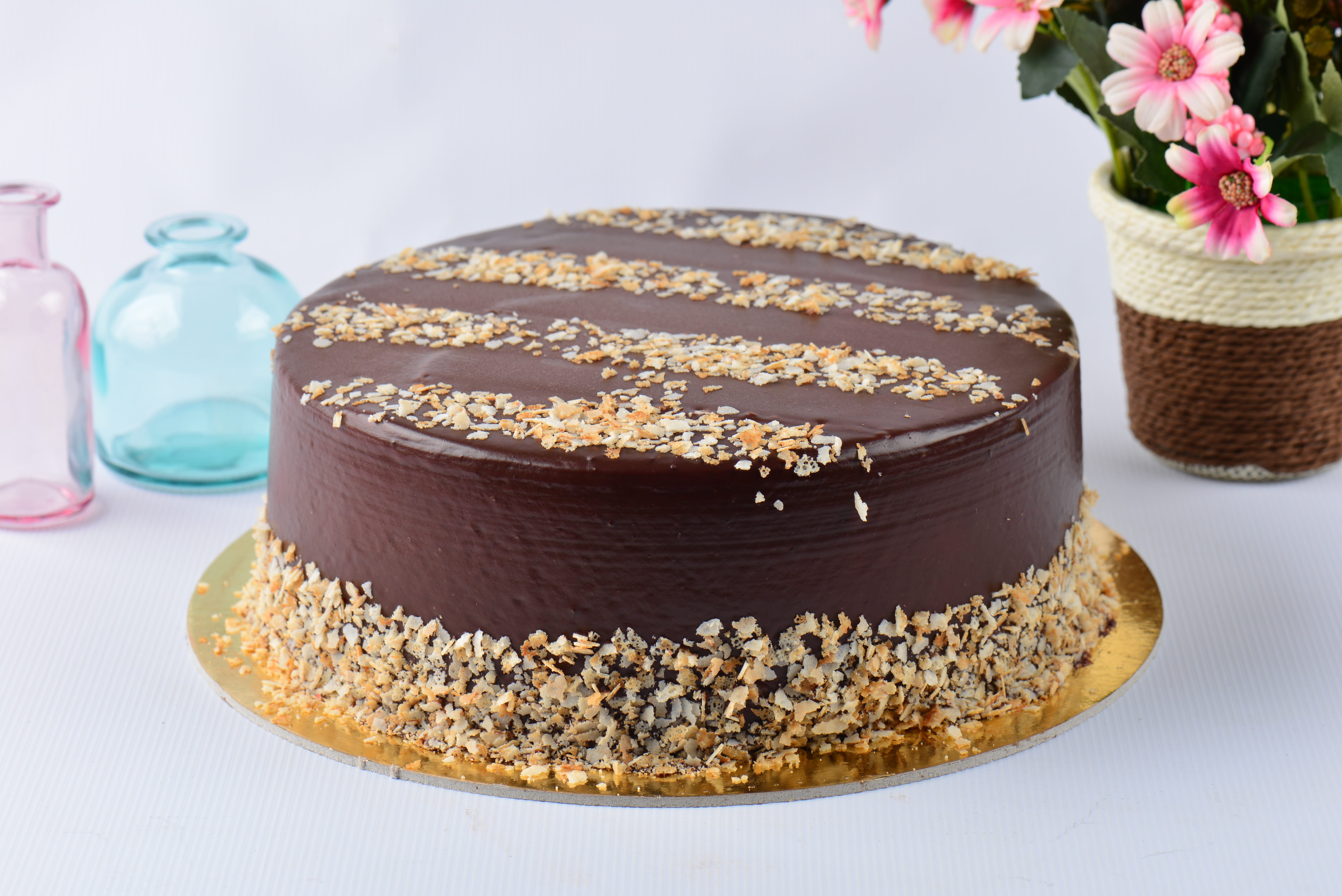 5K, temptation, bakery, indoors, birthday, chocolate cake, table, sweet, close-up, christmas cake, sweets, ready-to-eat, plant, eat, flower, pastries, HD Wallpaper