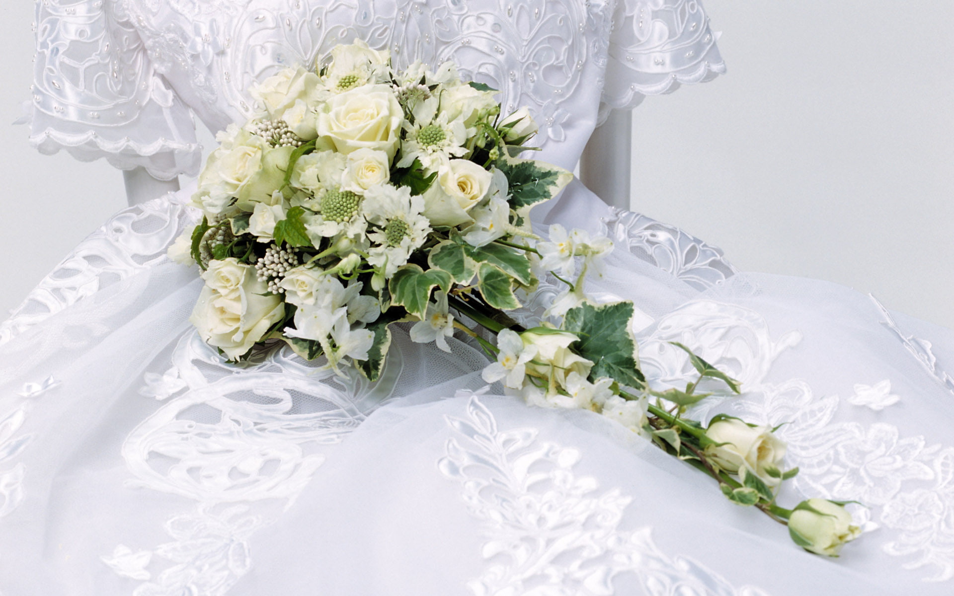 depth, romance, wedding, marriage, flowers, love, photography, wedding dress, 1080P, depth of field, bride, field, dress, HD Wallpaper