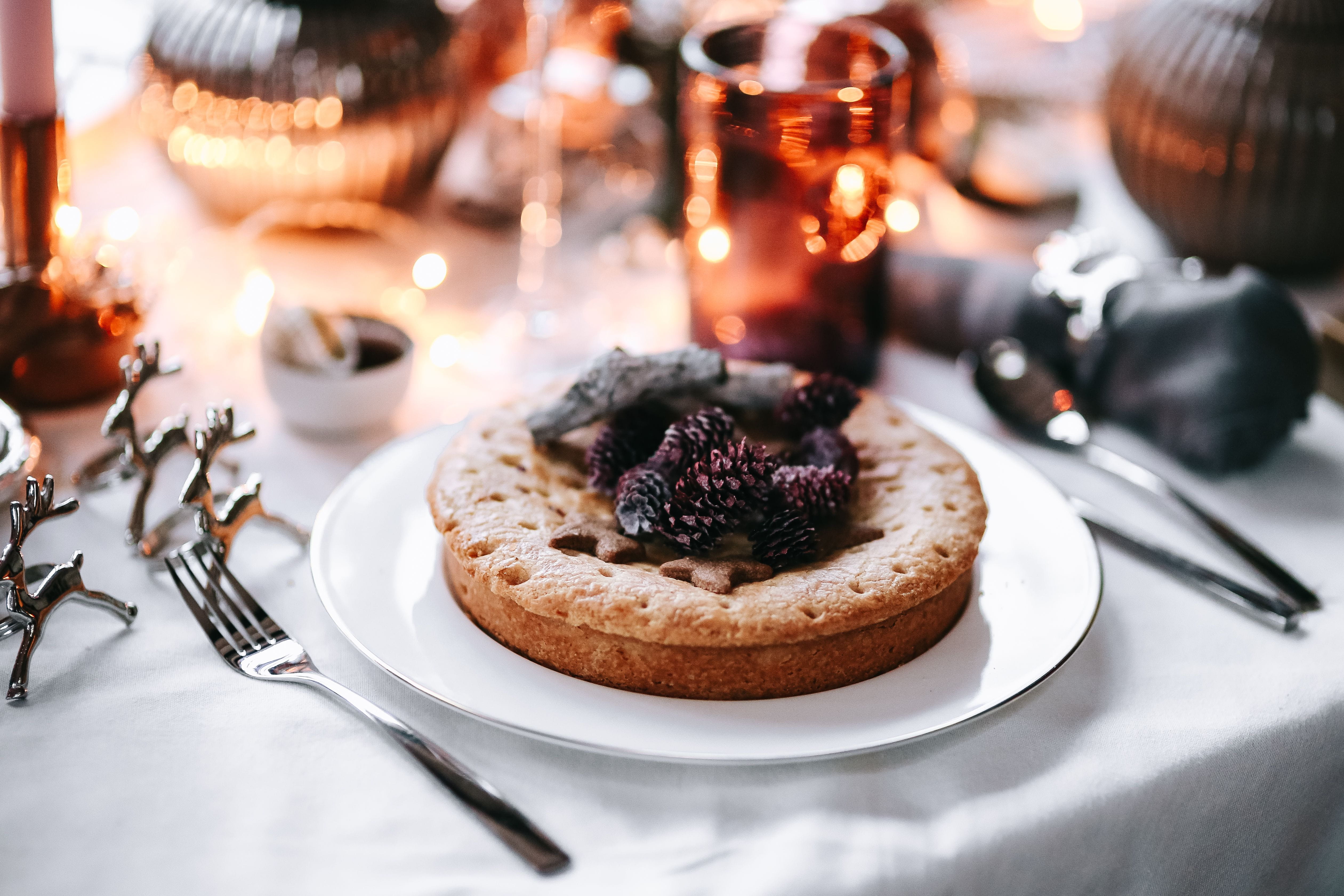 freshness, cake, selective focus, fruit, temptation, close-up, table knife, eating utensil, food, christmas, ready-to-eat, baked, Christmas cake, food and drink, HD Wallpaper