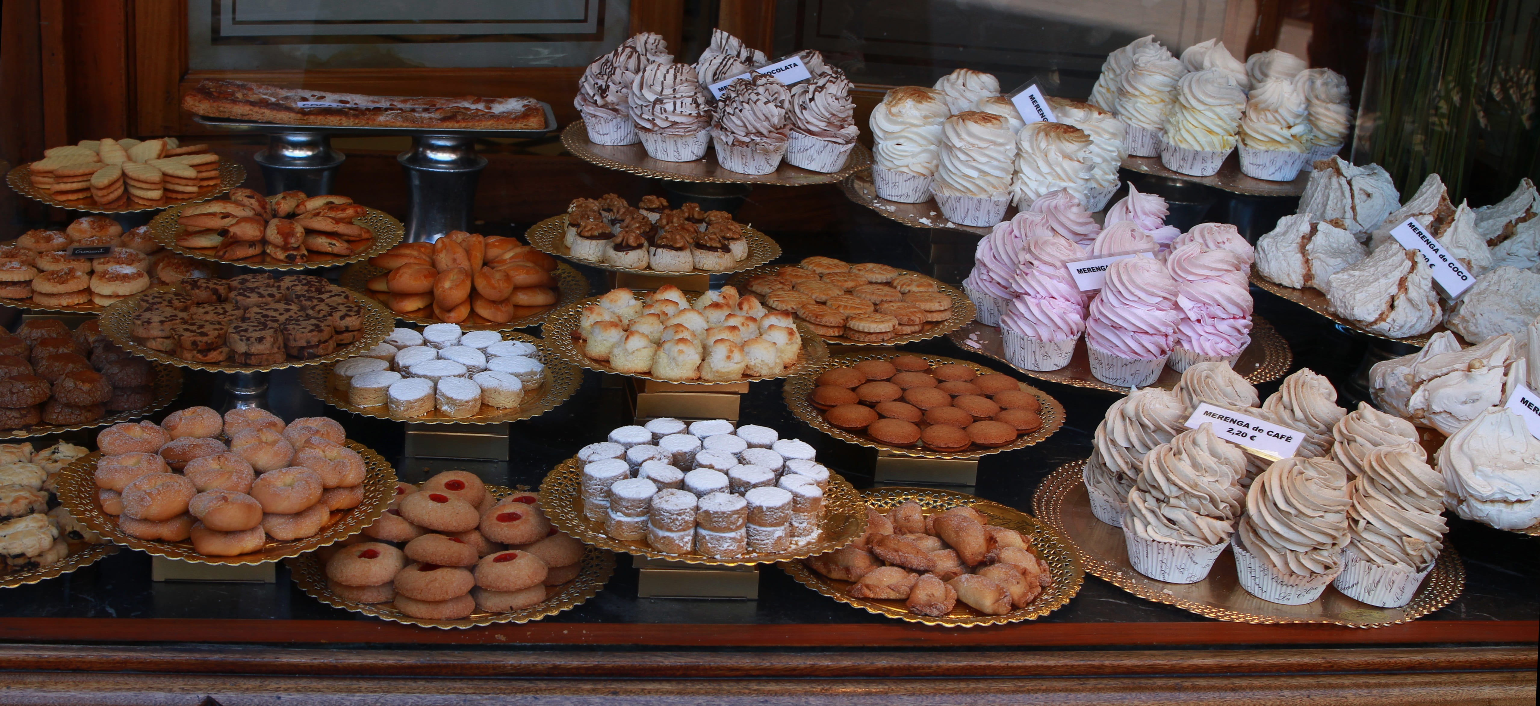 no people, meringue, choice, bakery window, small business, baked, assorted, arrangement, cup, order, bakery, spain, sweet food, large group of objects, HD Wallpaper
