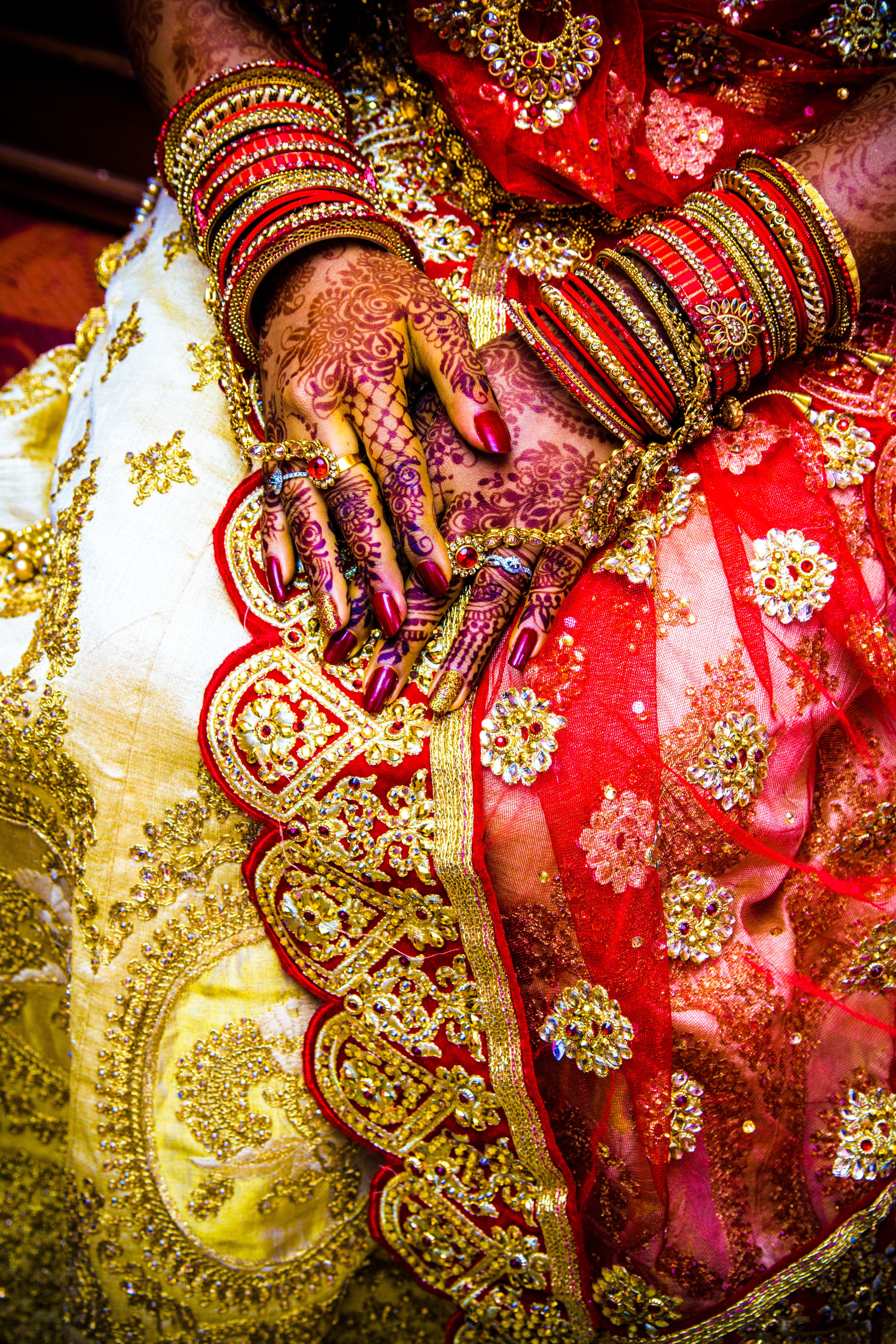 saree, bride, art and craft, newlywed, sculpture, bangles, fashion, hindu, religion, tradition, mehendi, wedding, decoration, traditional clothing, bangle, Phone HD Wallpaper
