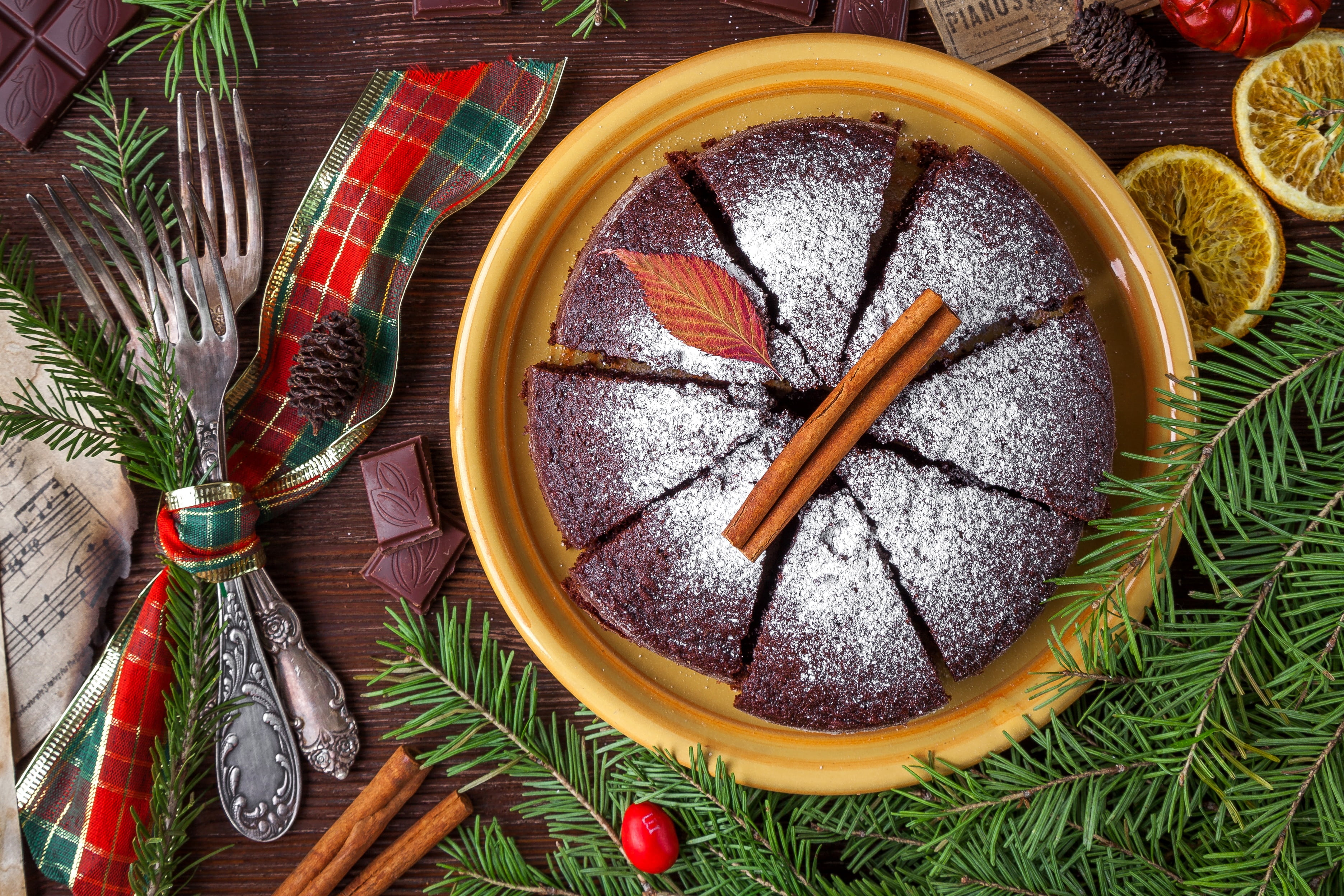 table, christmas, day, treats, temptation, 2K, tradition, dessert, indoors, food and drink, sponge cake, sweet, sweet food, baked, still life, round, kitchen, HD Wallpaper
