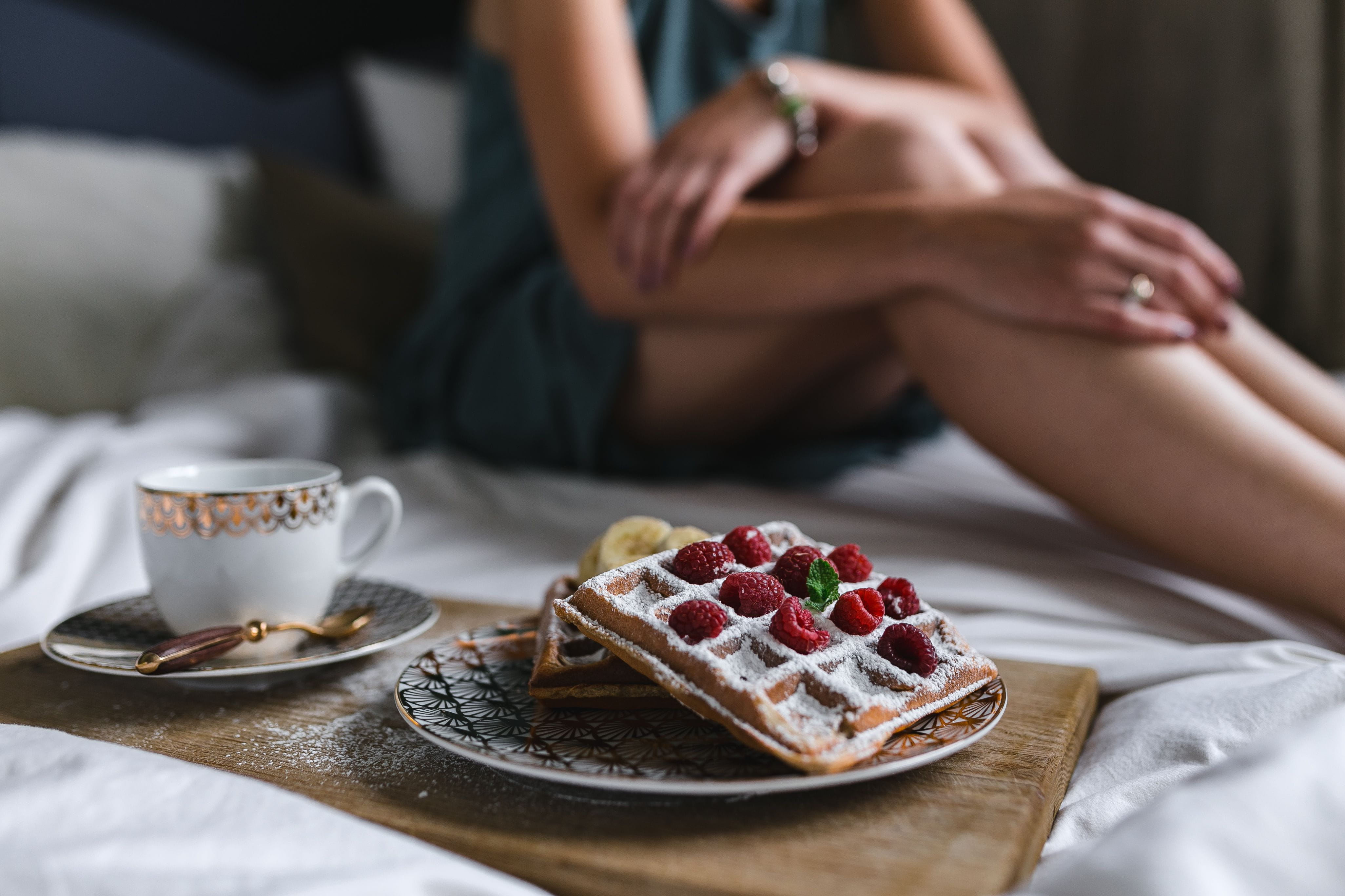 lifestyles, raspberries, cafe, adult, sweet food, Breakfast in bed, table, indulgence, relaxation, food and drink, cake, interior, sitting, plate, men, HD Wallpaper