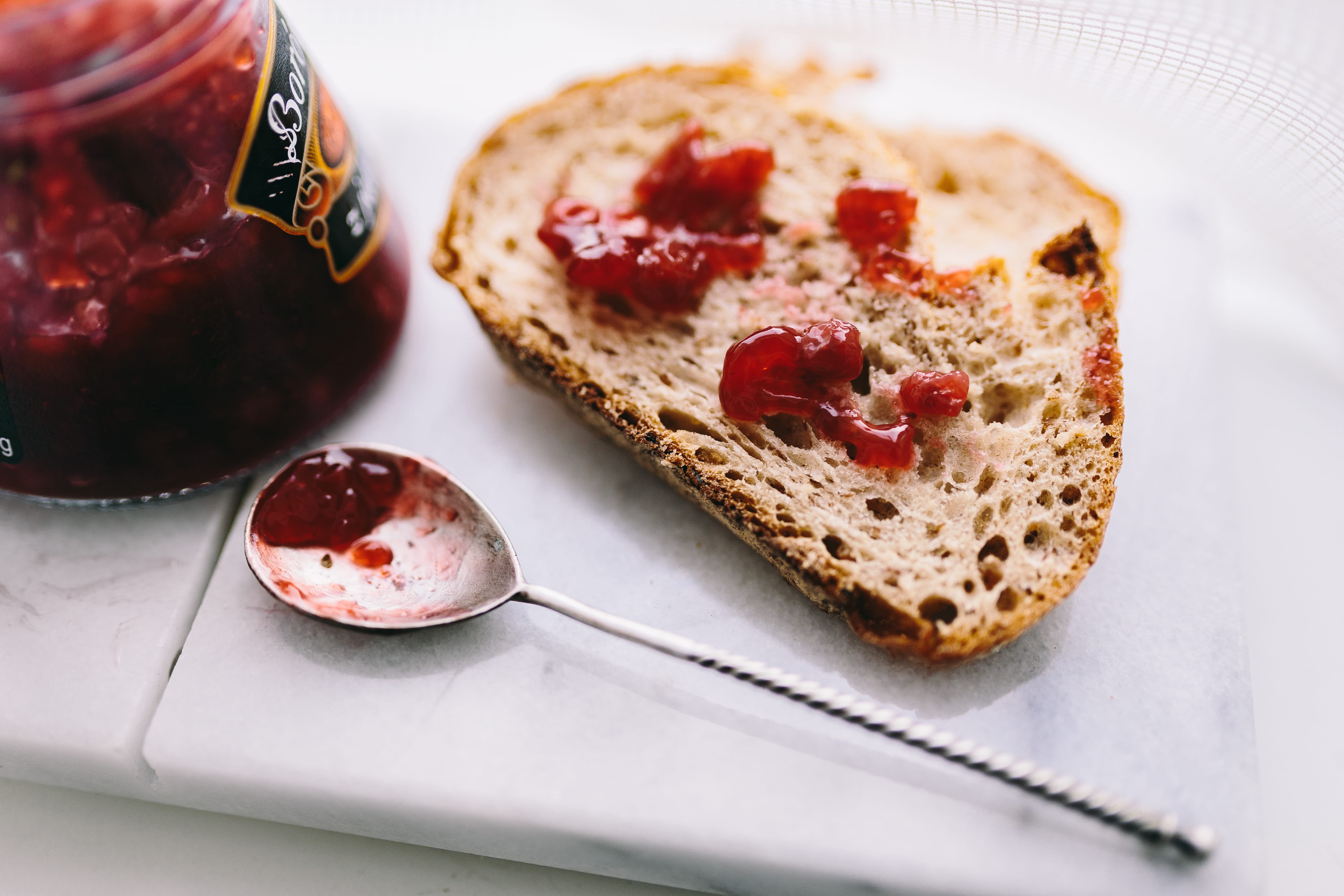 table knife, spoon, freshness, slice, temptation, food, cereals, indoors, kitchen utensil, plate, snack, toasted bread, breakfast, strawberry, bread, wellbeing, HD Wallpaper