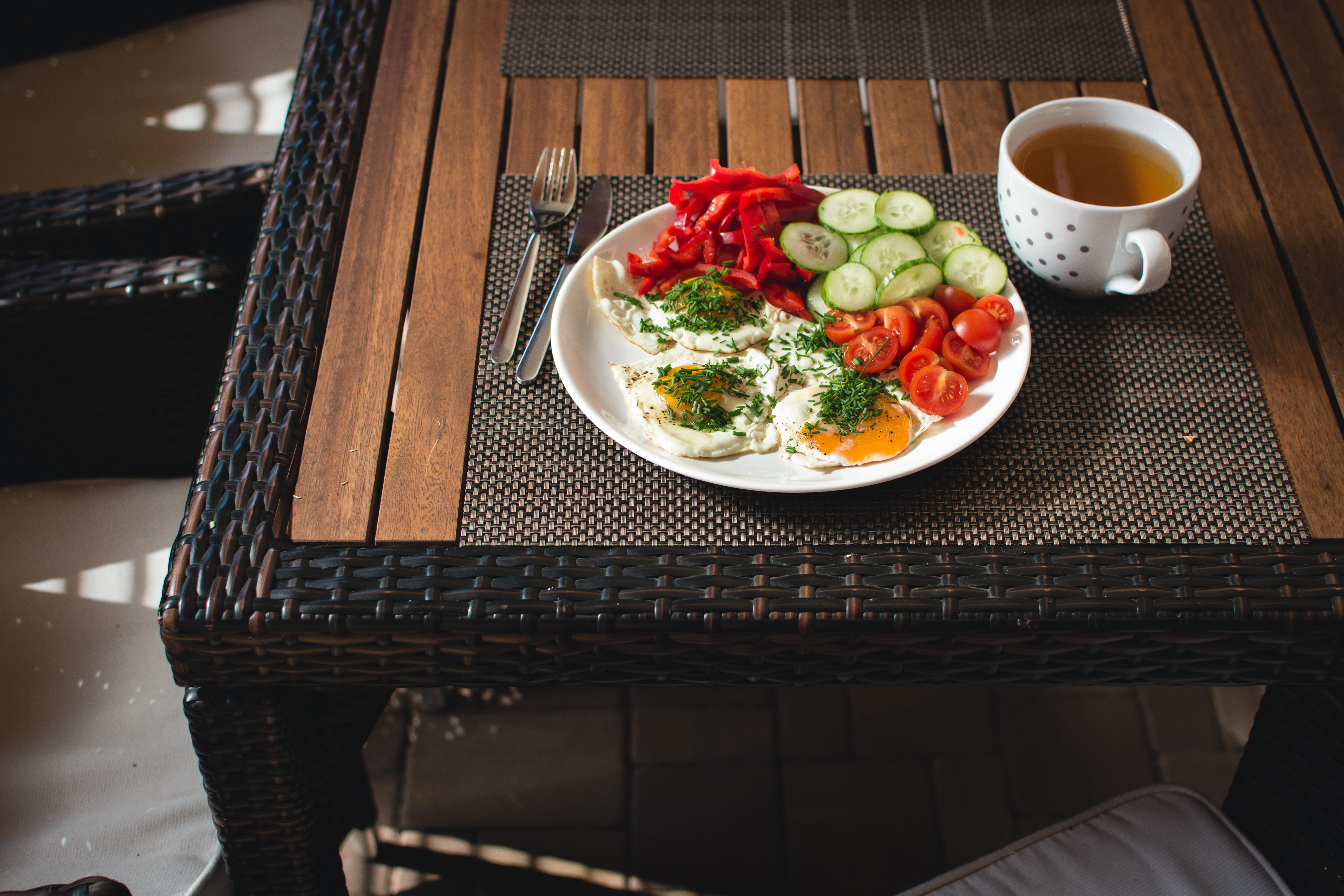salad, wood - material, gourmet, crockery, eggs, place mat, no people, table, food, Paleo, breakfast, dinner, healthy, outside, vegetables, healthy Eating, HD Wallpaper
