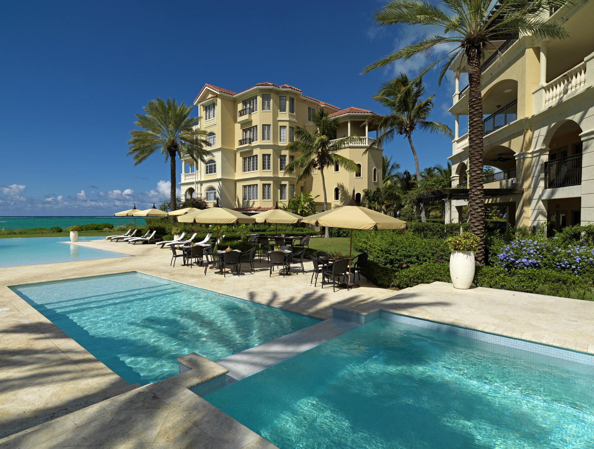 Turks And Caicos, sky, nature, Man Made, Building, water, sunlight, tropical climate, Palm Tree, luxury, outdoors, no people, Pool, Hotel, luxury hotel, HD Wallpaper