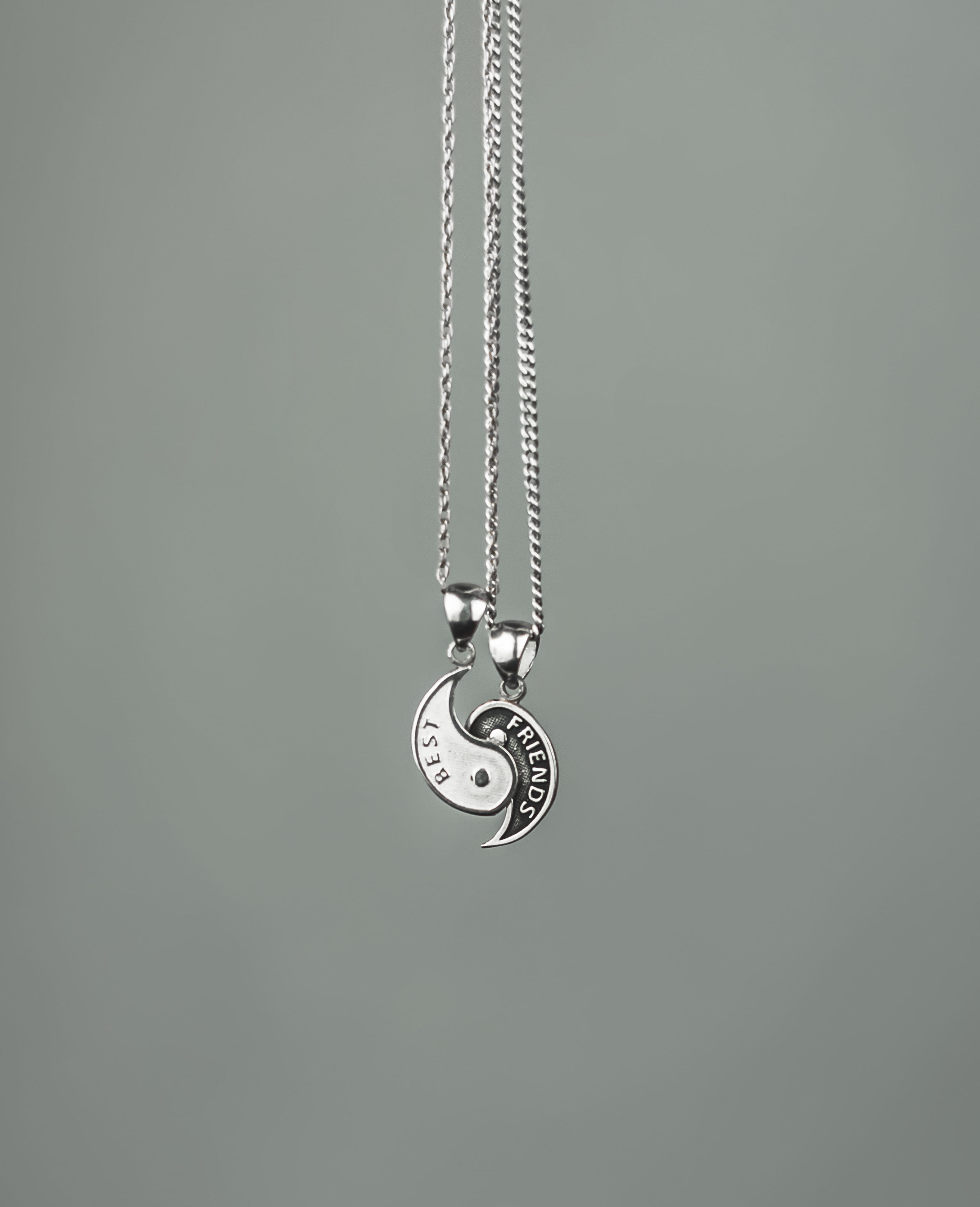copy space, friends, natural, black, personal accessory, chain, close-up, no people, metal, luxury, silver, single object, cut out, best friends, sisters, Phone HD Wallpaper