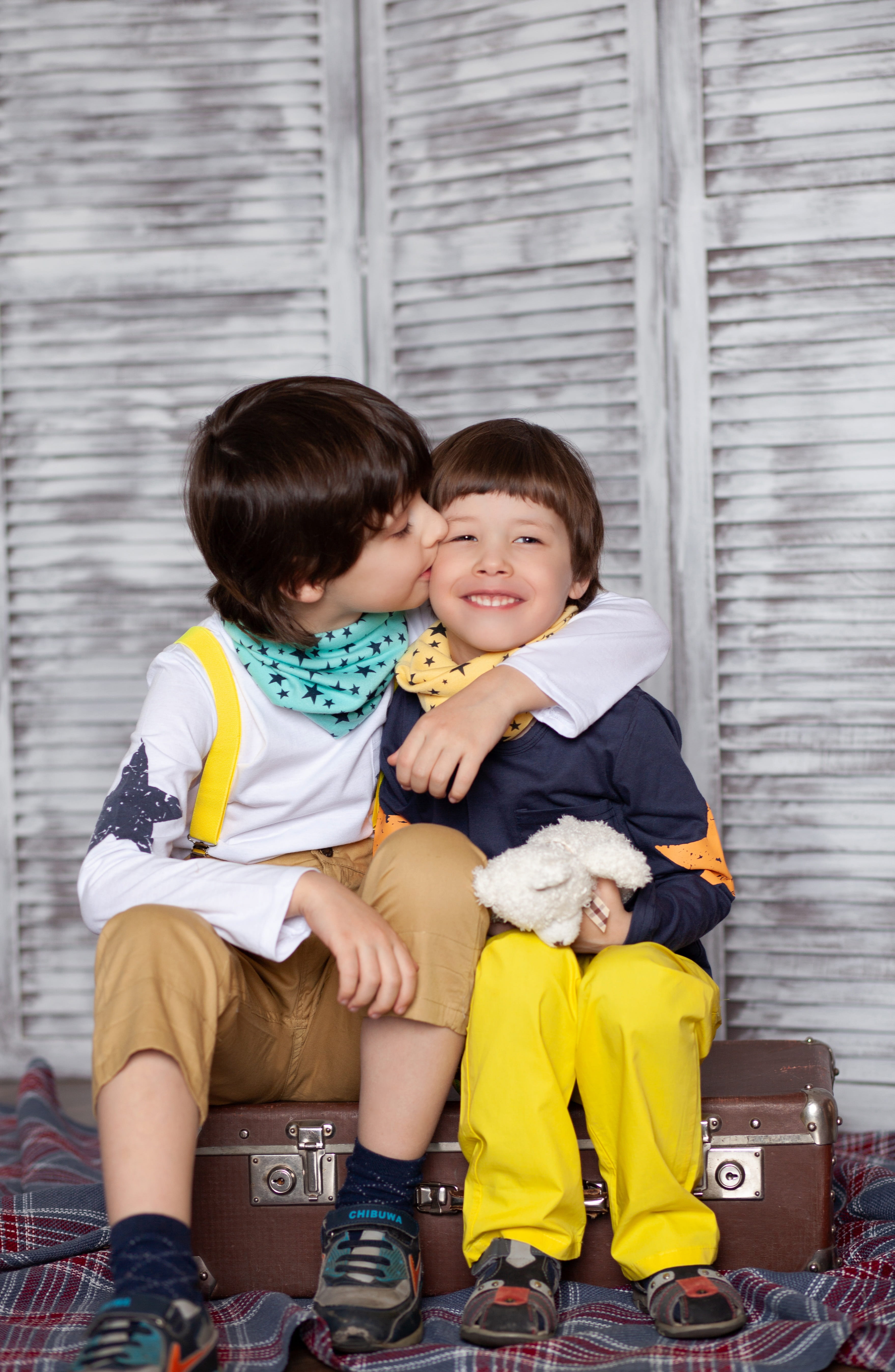 emotion, childhood, however, toy, front view, costumes, boys, innocence, togetherness, brothers, females, girls, women, baby, fashion, kiss, hairstyle, Phone HD Wallpaper