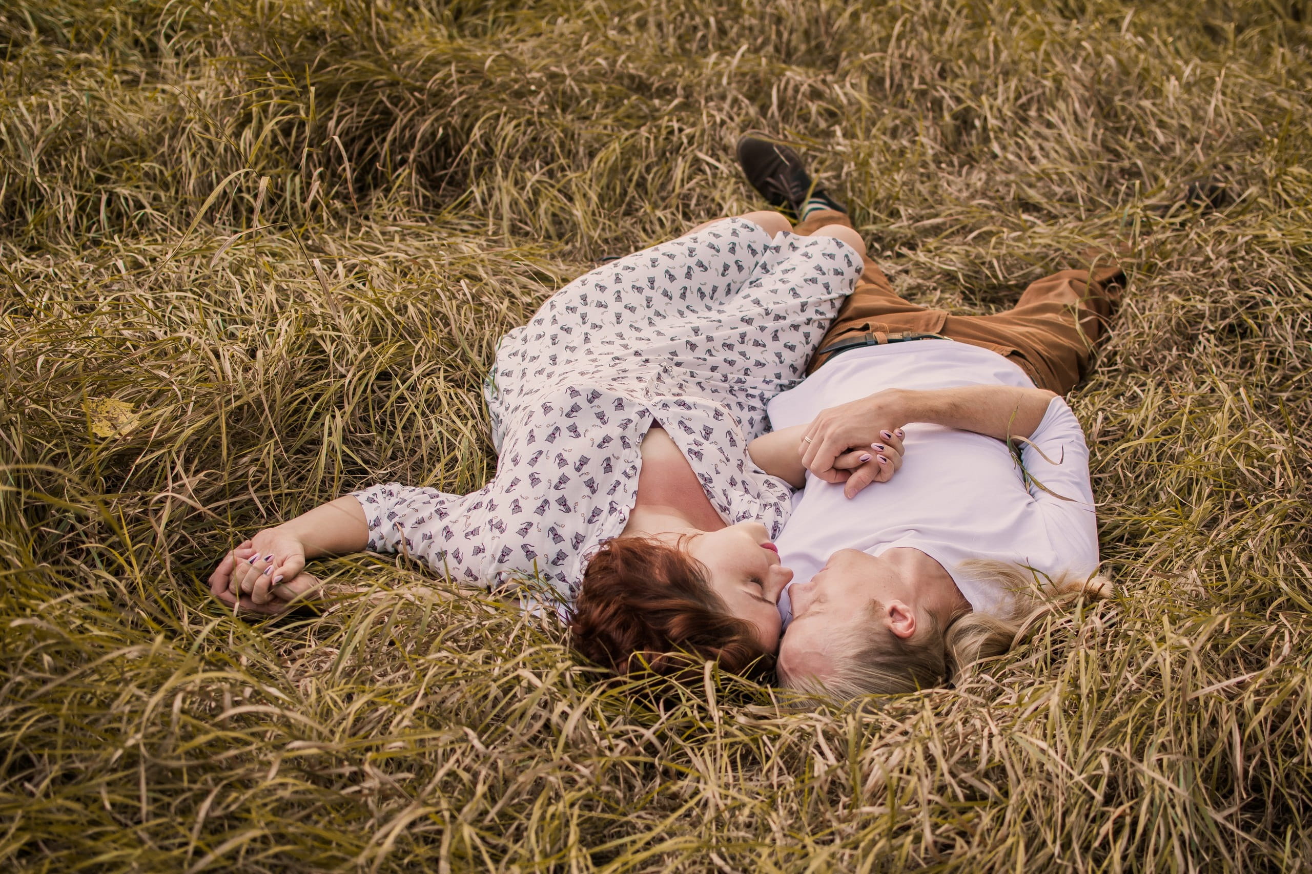 young adult, plant, relaxation, grass, women, however, full length, sweethearts, two people, happiness, feelings, child, youth, nature, 2K, family, girl, HD Wallpaper