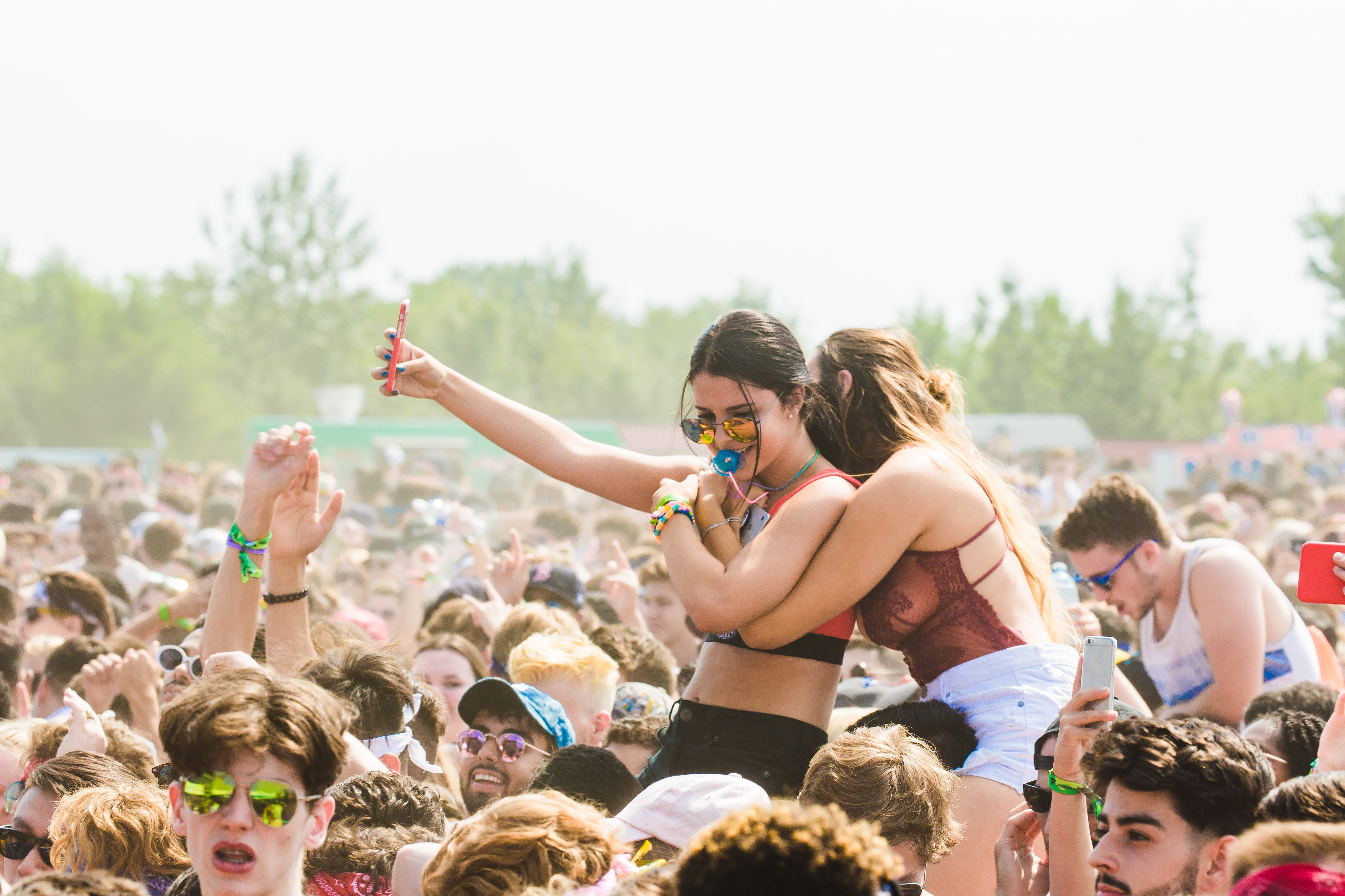leisure activity, women, friendship, stage, young, happiness, concert, outdoors, 5K, happy, music festival, watching, performance, crowd, festival, large group of people, HD Wallpaper
