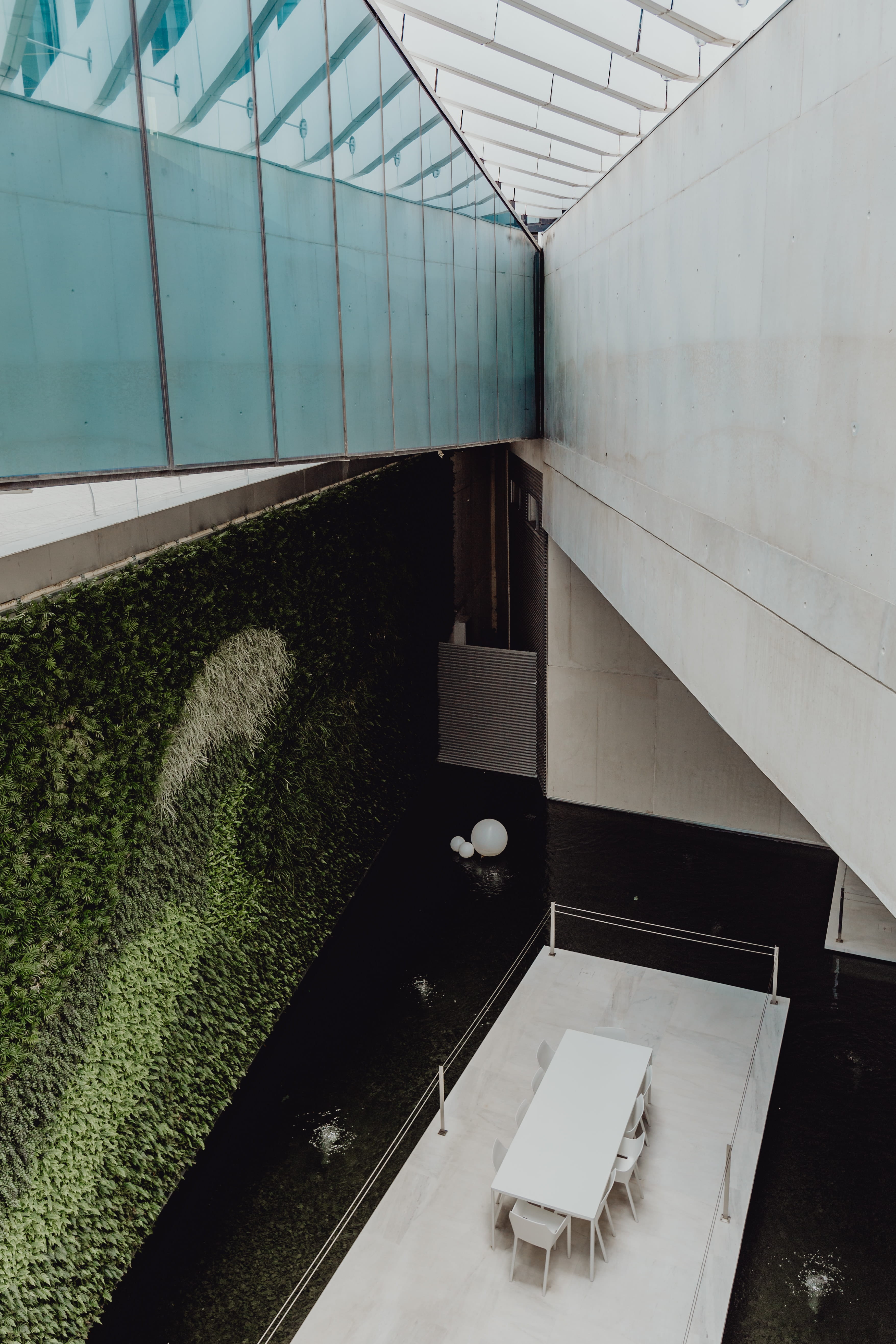 day, edp, indoors, absence, 5K, sunlight, plant nursery, lisboa, wall - building feature, ceiling, building, high angle view, contemporary, no people, Phone HD Wallpaper