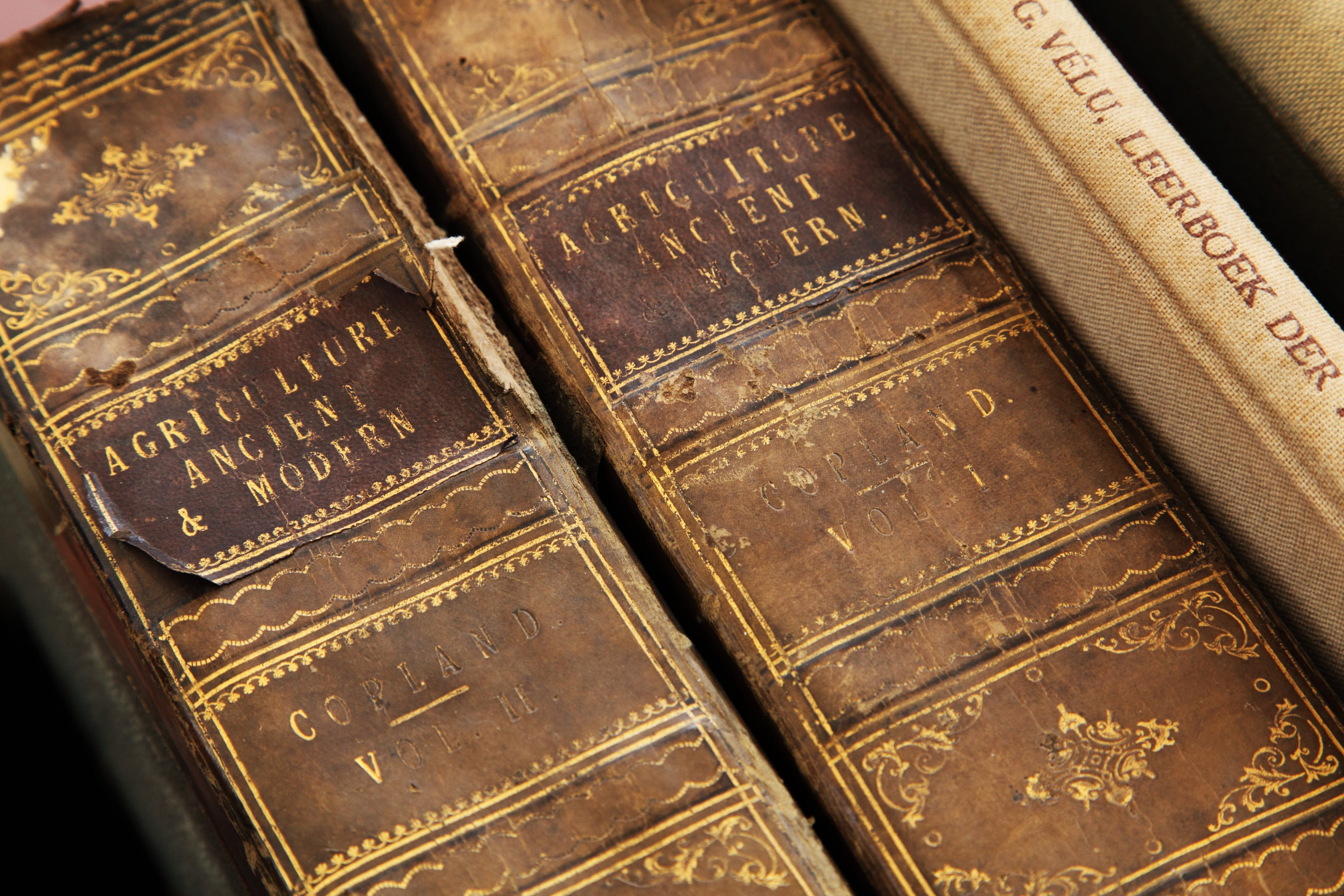 education, old-fashioned, museum, publication, wisdom, historic, antique, cover, architecture, age, close-up, brown, Modern, hardcover Book, stack, no people, HD Wallpaper