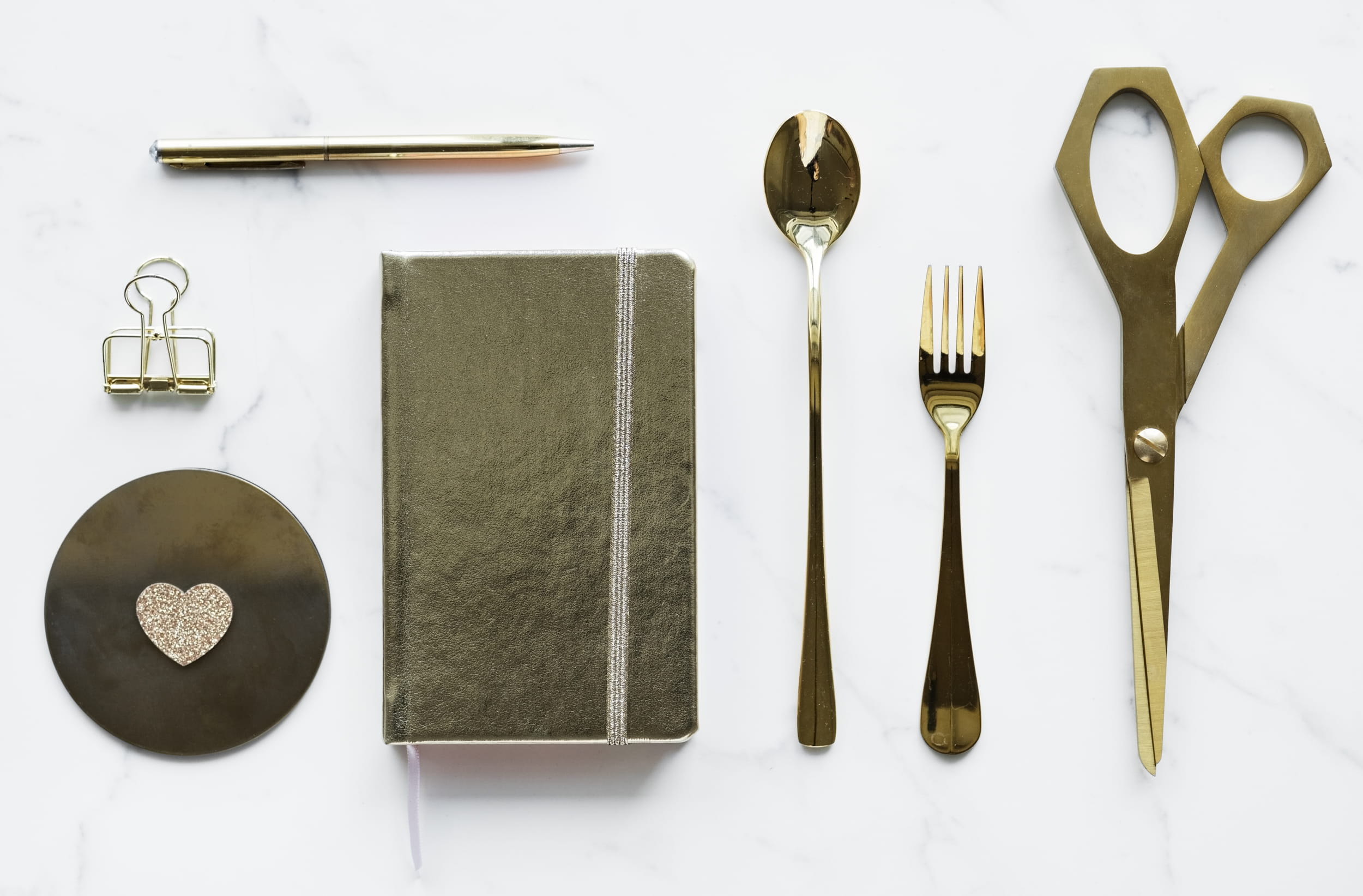 directly above, view, background, white background, group of objects, kitchenware, table knife, table, notebook, no people, stainless steel, top view, golden, HD Wallpaper