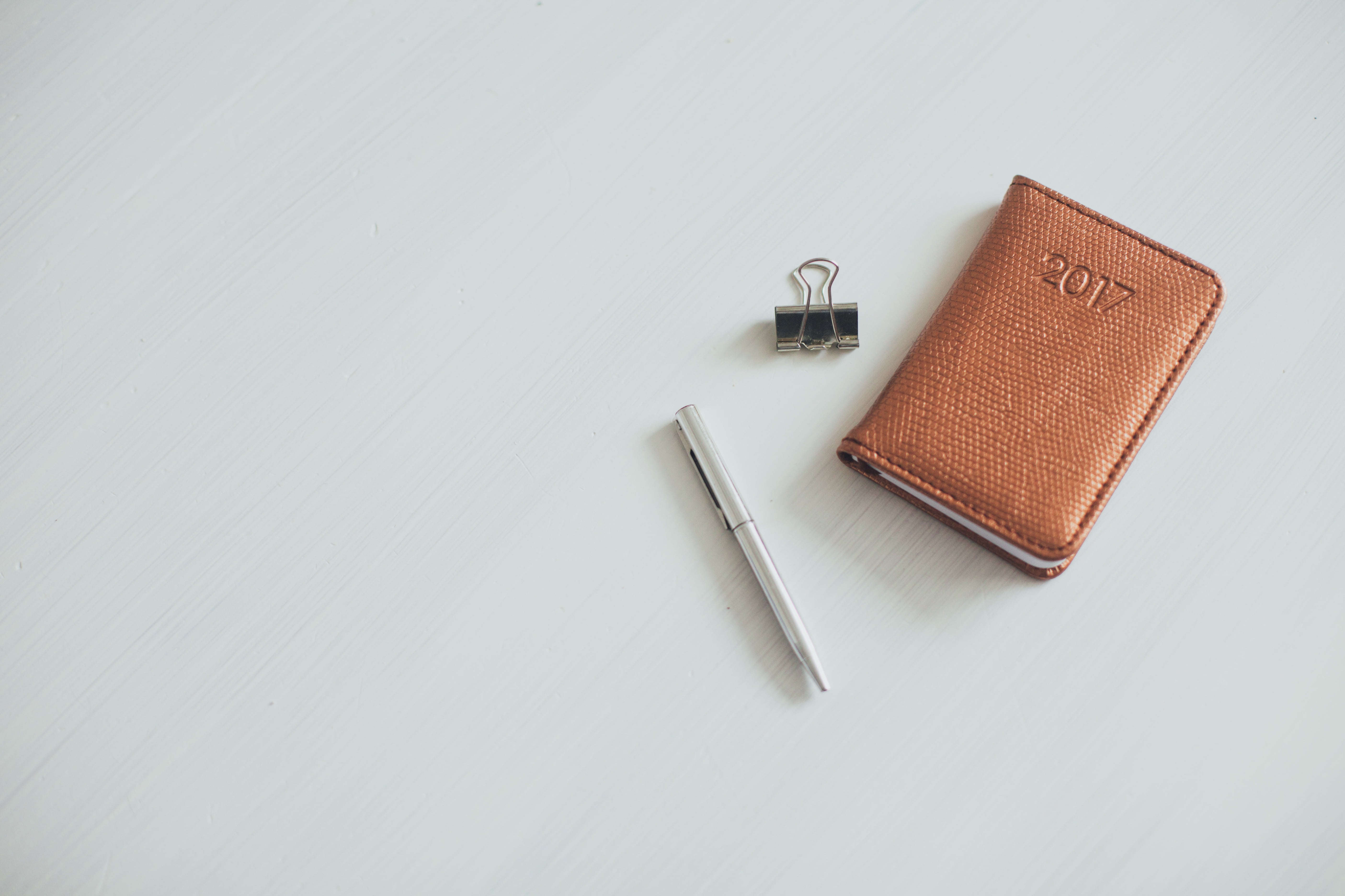 binder, clip, still life, notes, indoors, table, write, panel, beside, white, studio shot, calendar, home improvement, notebook, year, silver colored, metal, HD Wallpaper