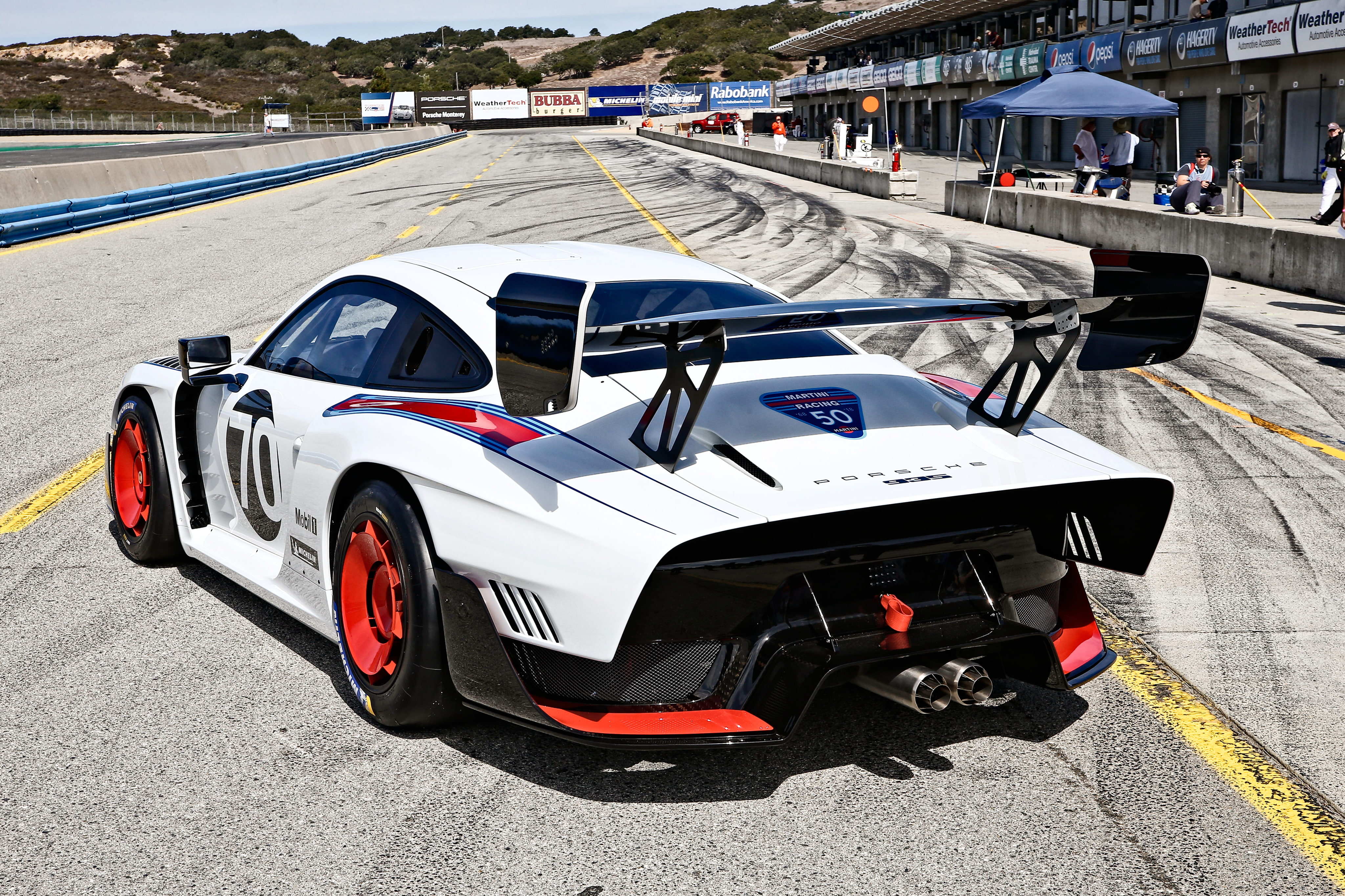 935, 2018, outdoors, sunlight, racecar, road, built structure, 4K, motor vehicle, day, land vehicle, city, mode of transportation, sports race, incidental people, HD Wallpaper