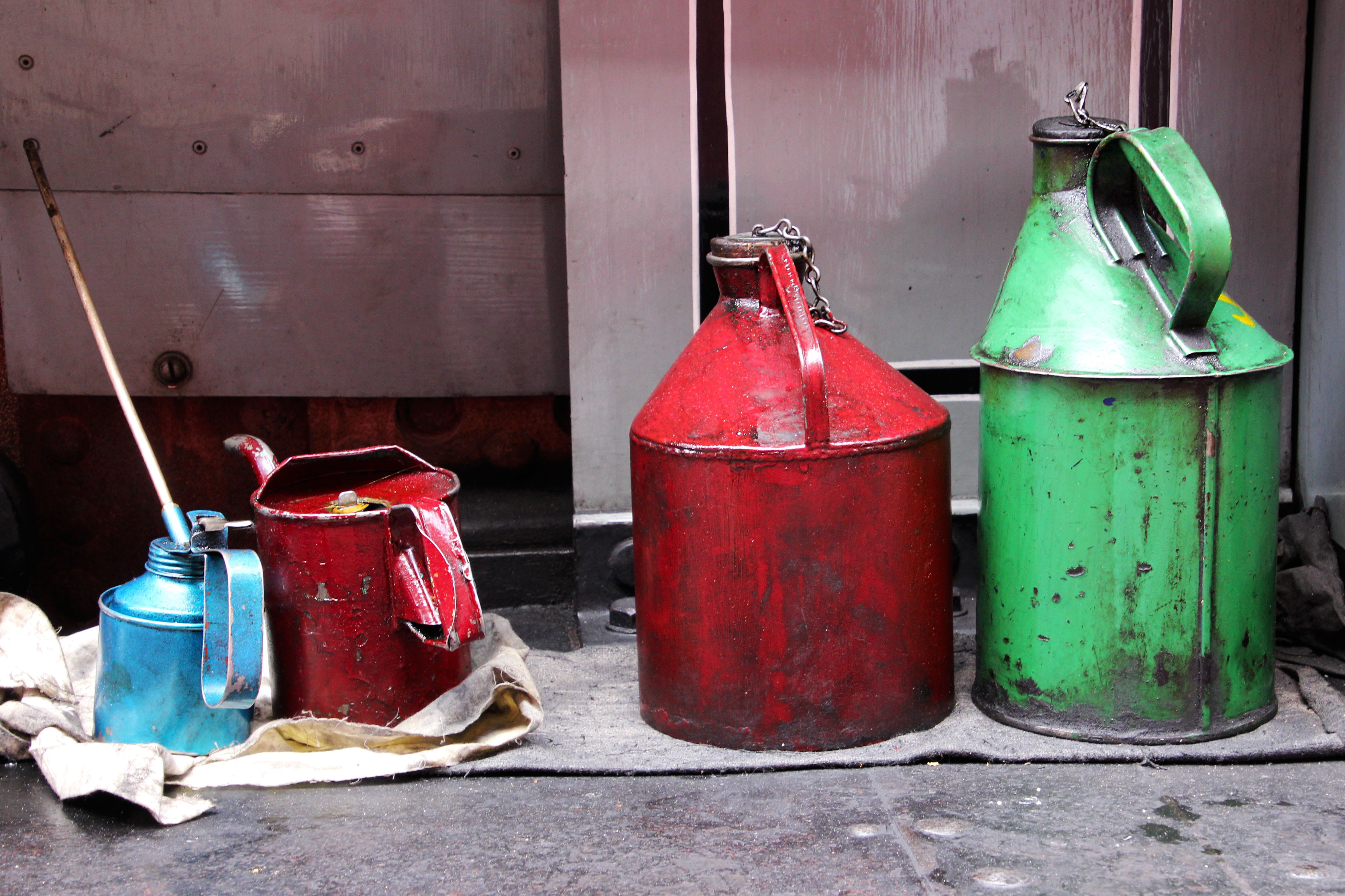 no people, indoors, bottle, day, wood - material, dirt, tin, gray, four, red, Metallic, 4K, laboratory, gas, close-up, oiler, Industry, fire extinguisher, HD Wallpaper